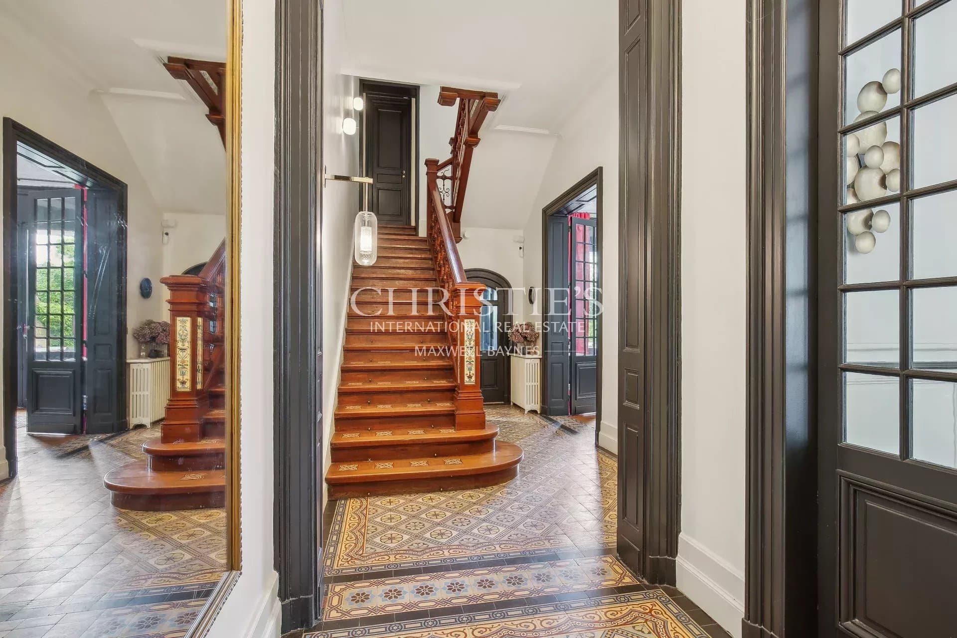 Bordeaux beautiful family home – swimming pool and garage