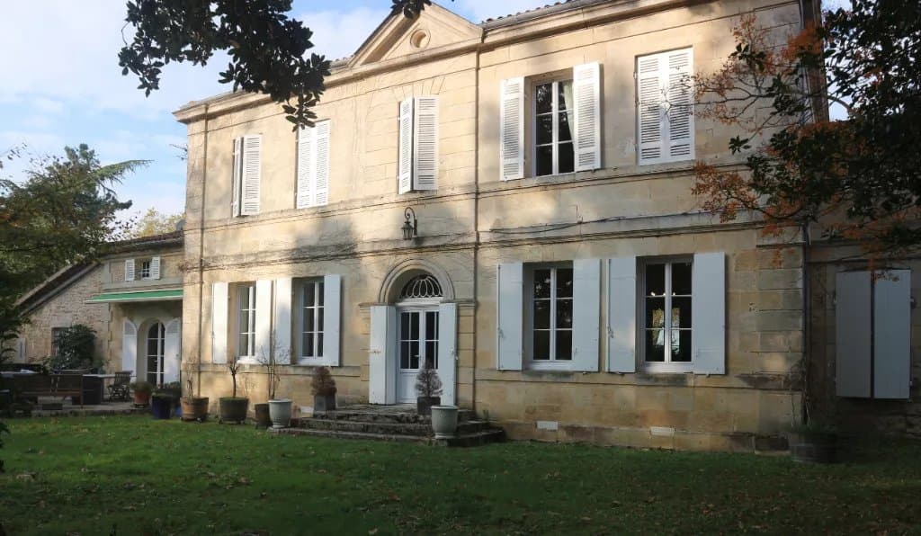 Domaine 36 ha de vigne en AB –  Corps de ferme aux portes de Bordeaux !