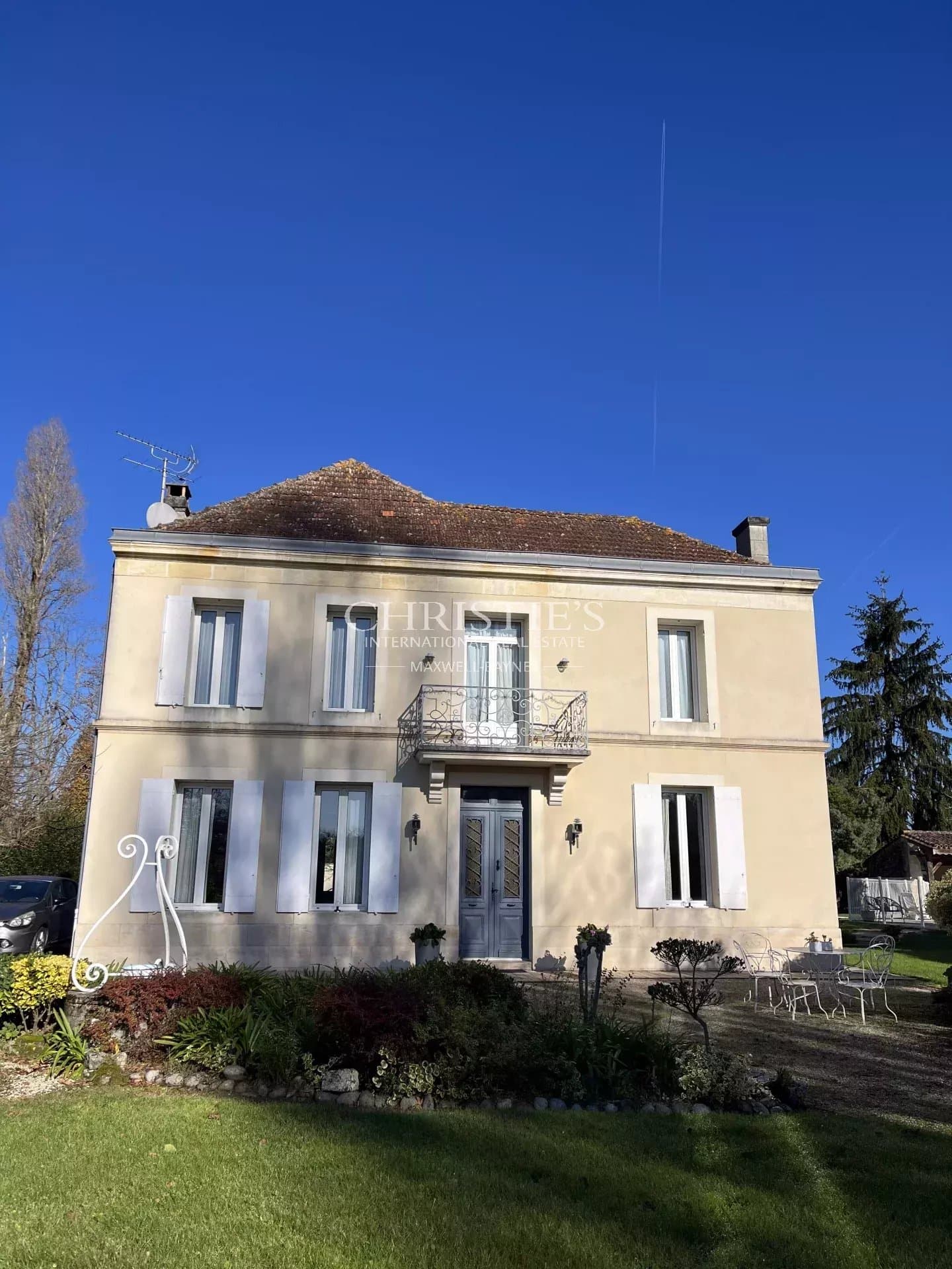 Charming Gironde-style manor house near Libourne