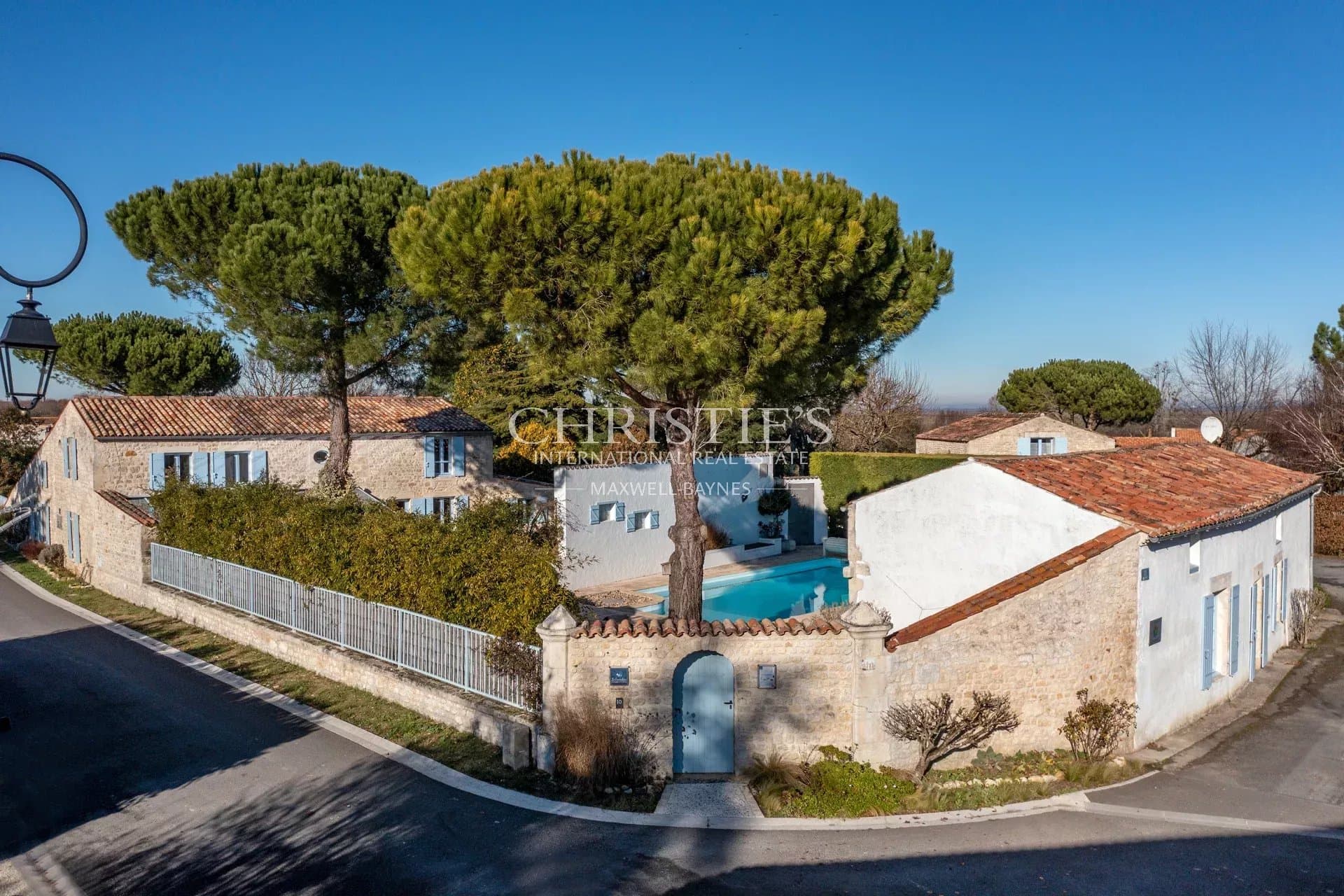 For Sale superbe property situated in Saint-Sornin