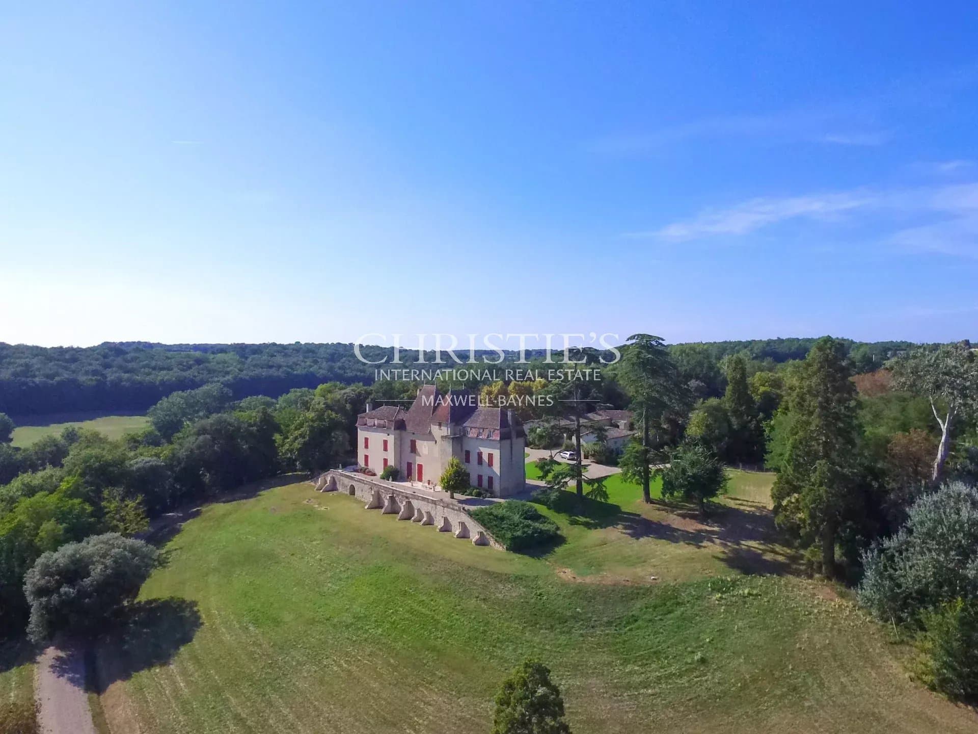 Bordeaux Region: Exceptional Historic Chateau for sale