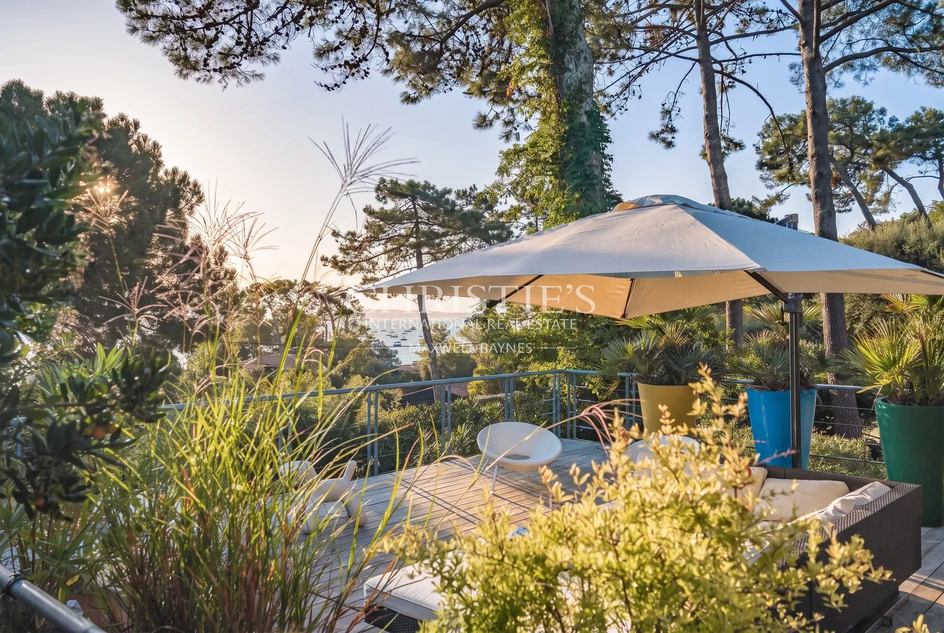 LA VIGNE VILLAGE – CAP FERRET PENINSULA, FACING THE HARBOUR – 200 SQ.M ARCHITECT-DESIGNED VILLA