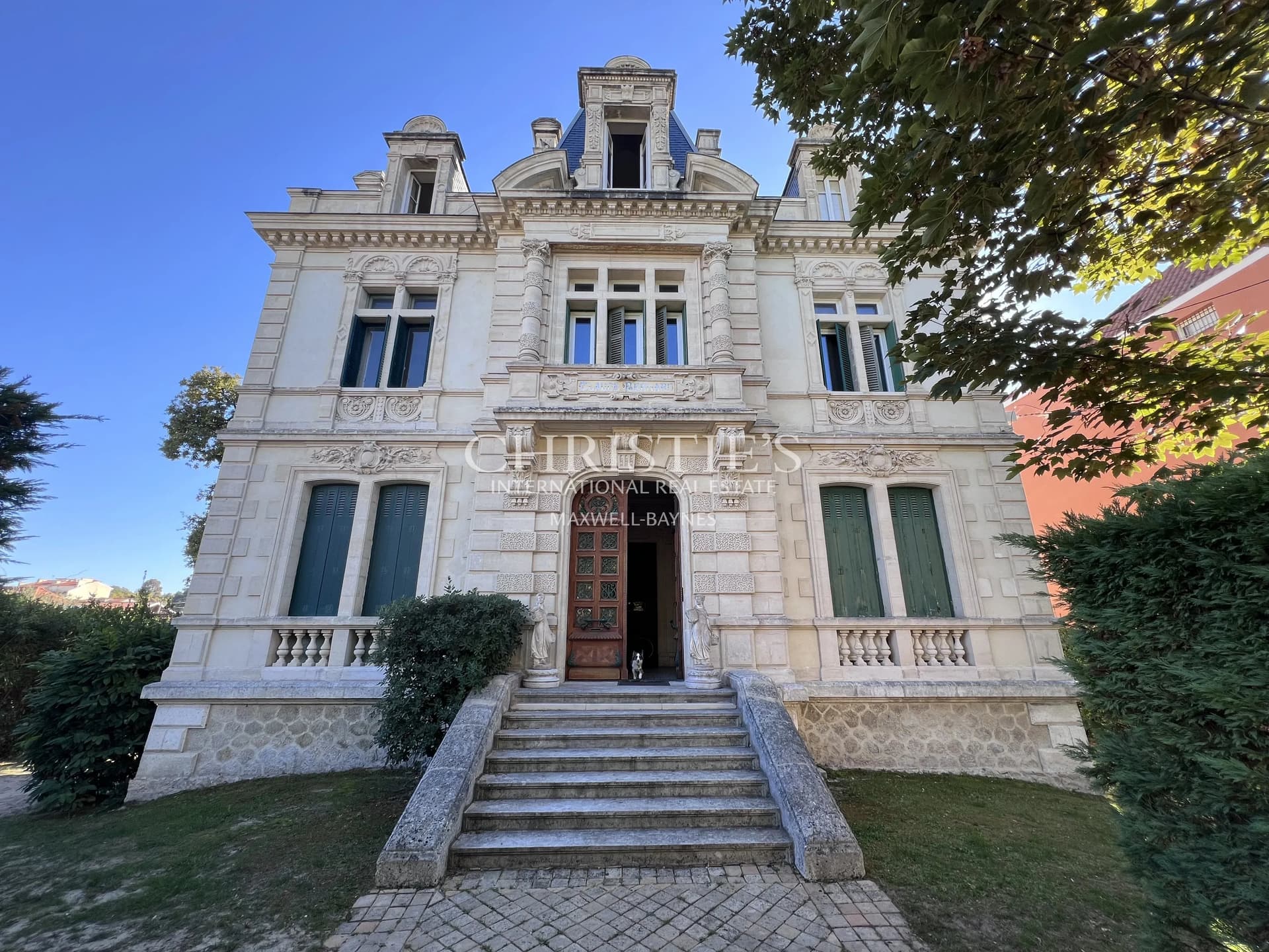 ARCACHON – T3 DE CHARME AVEC VUE BASSIN, AU DERNIER ÉTAGE D’UNE MAISON BOURGEOISE HISTORIQUE