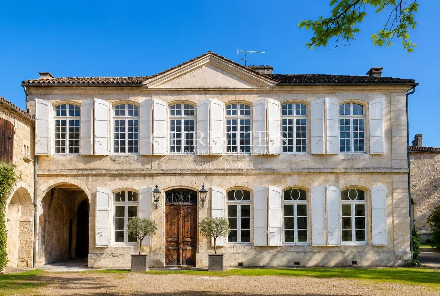 Exceptional Historic Mansion with Guest Apartments, Pool and Medieval Heritage