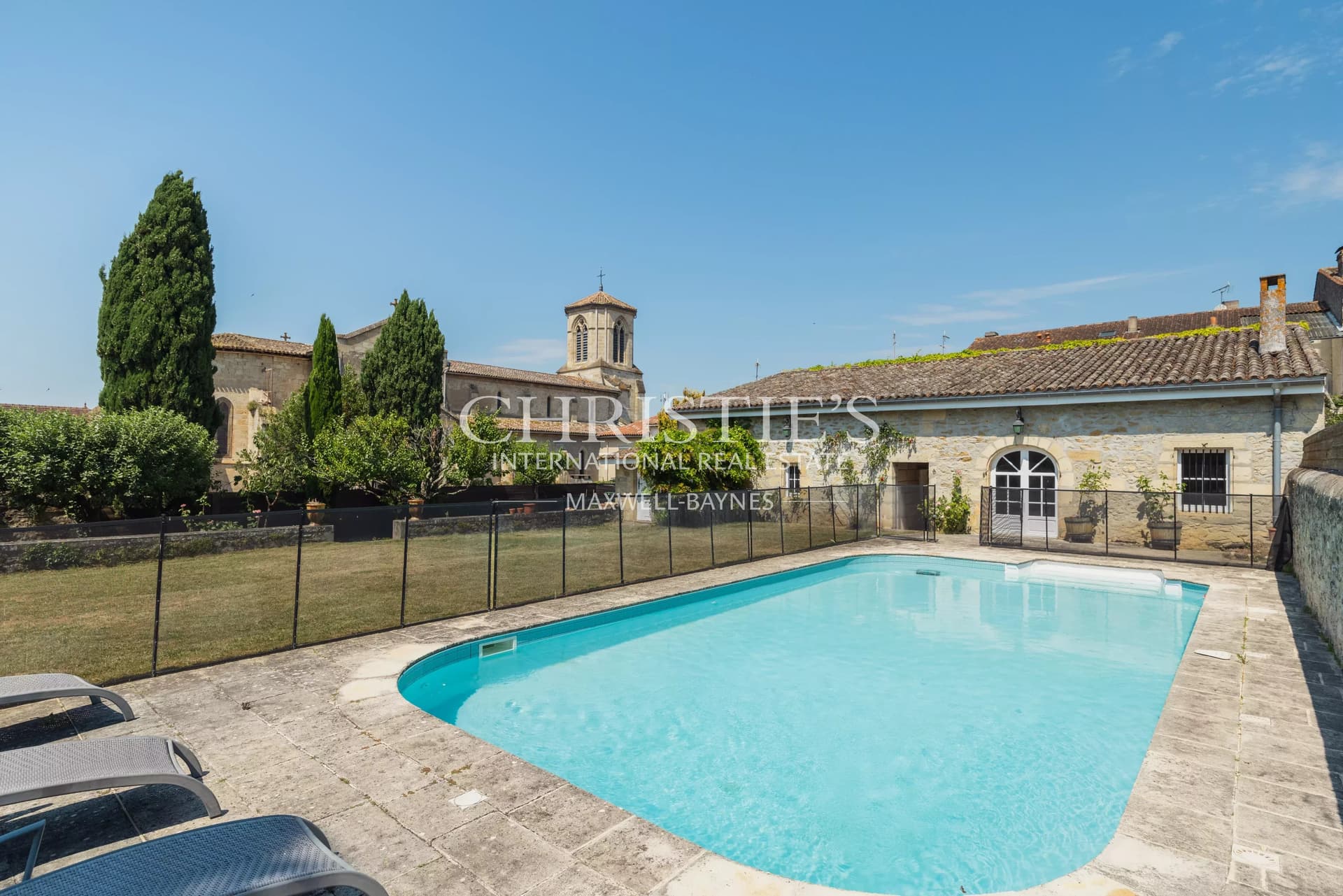 Élégante maison Bourgeoise avec un beau jardin, piscine et dépendance au cœur de Sauveterre-de-Guyenne