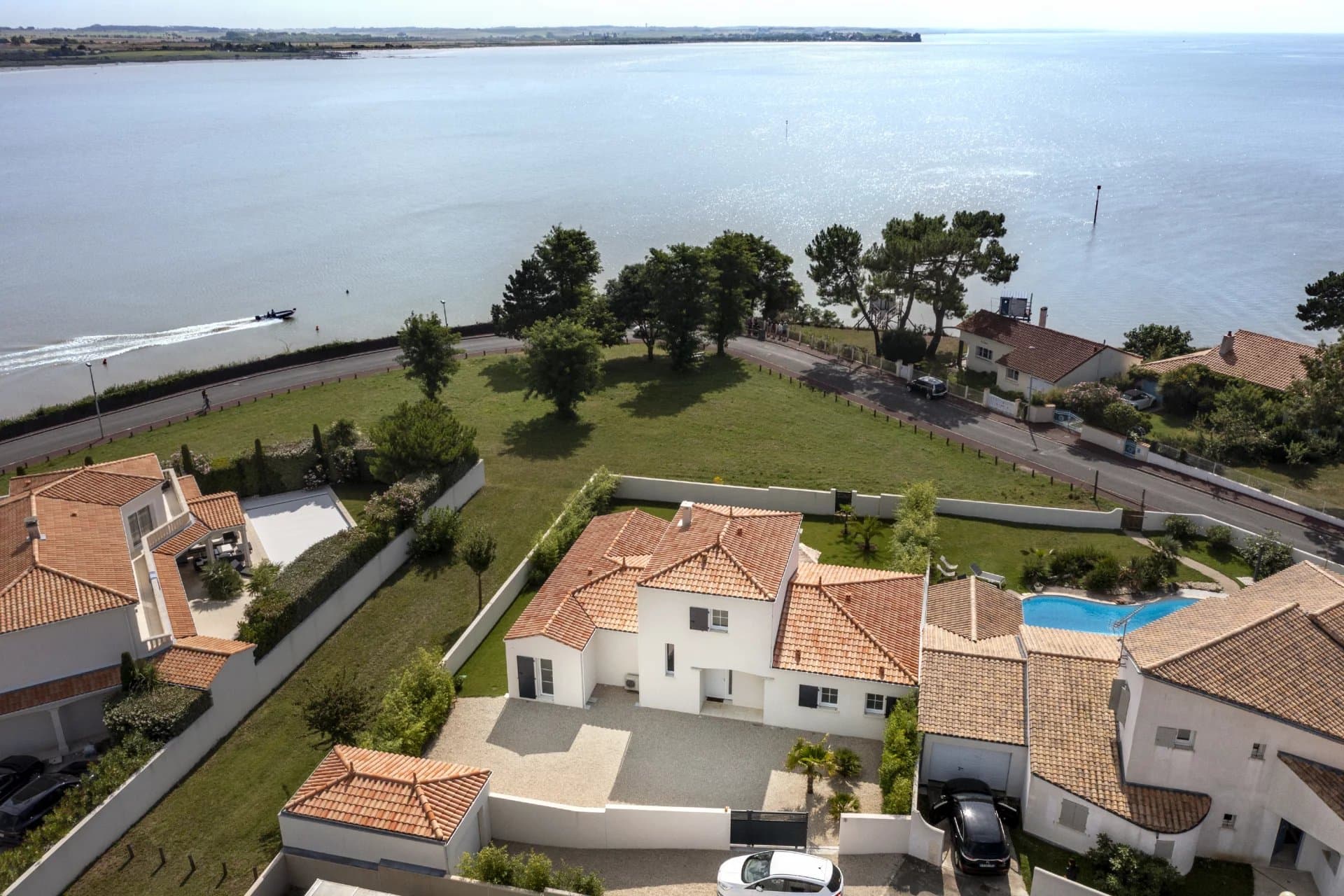 Splendid villa with breathtaking sea view in Meschers-sur-Gironde