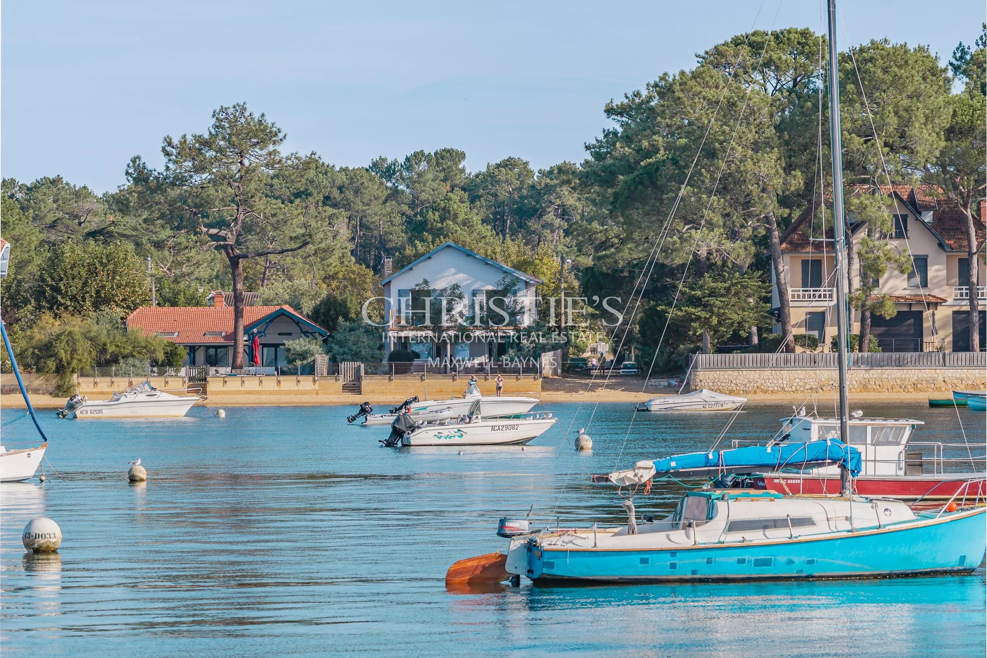 Presqu'île du Ferret, à CLAOUEY, 1ère ligne charmante de 150m² avec 5 suites.