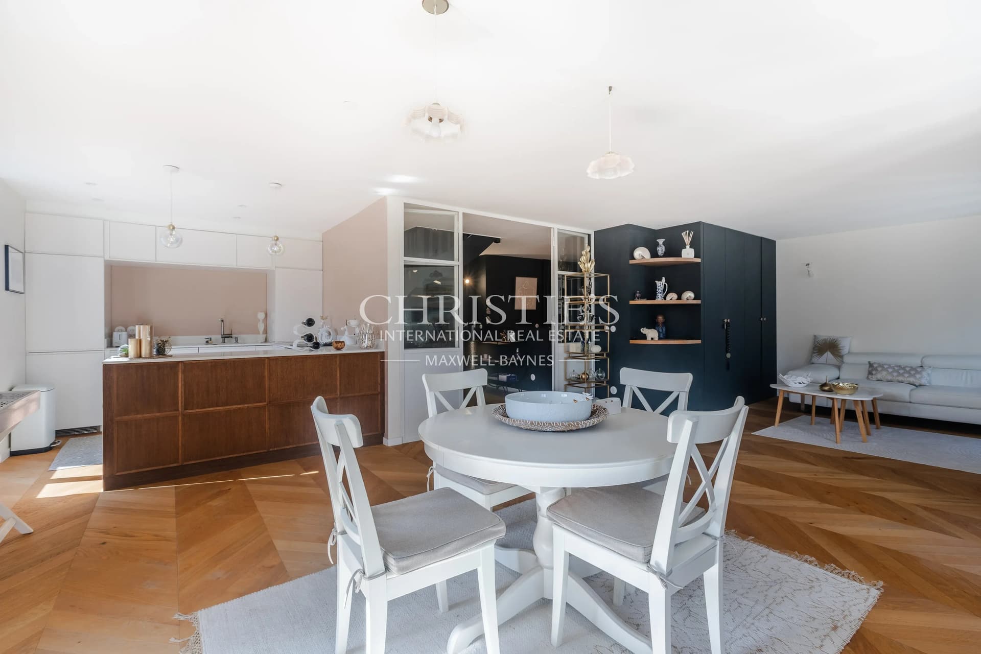 BORDEAUX CITY CENTRE - ARCHITECT-RENOVATED APARTMENT - LIFT