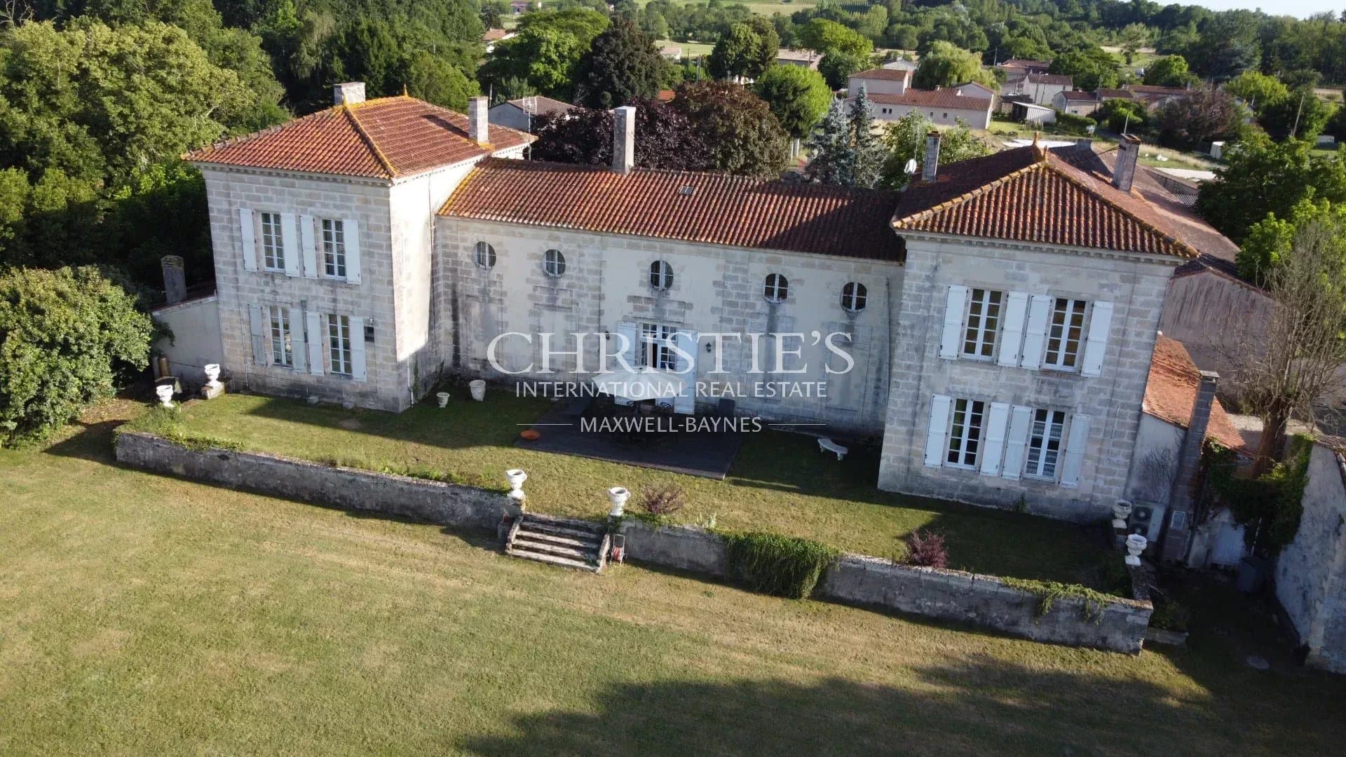A vendre - propriété de 3.43 ha - Belle chartreuse à rafraichir