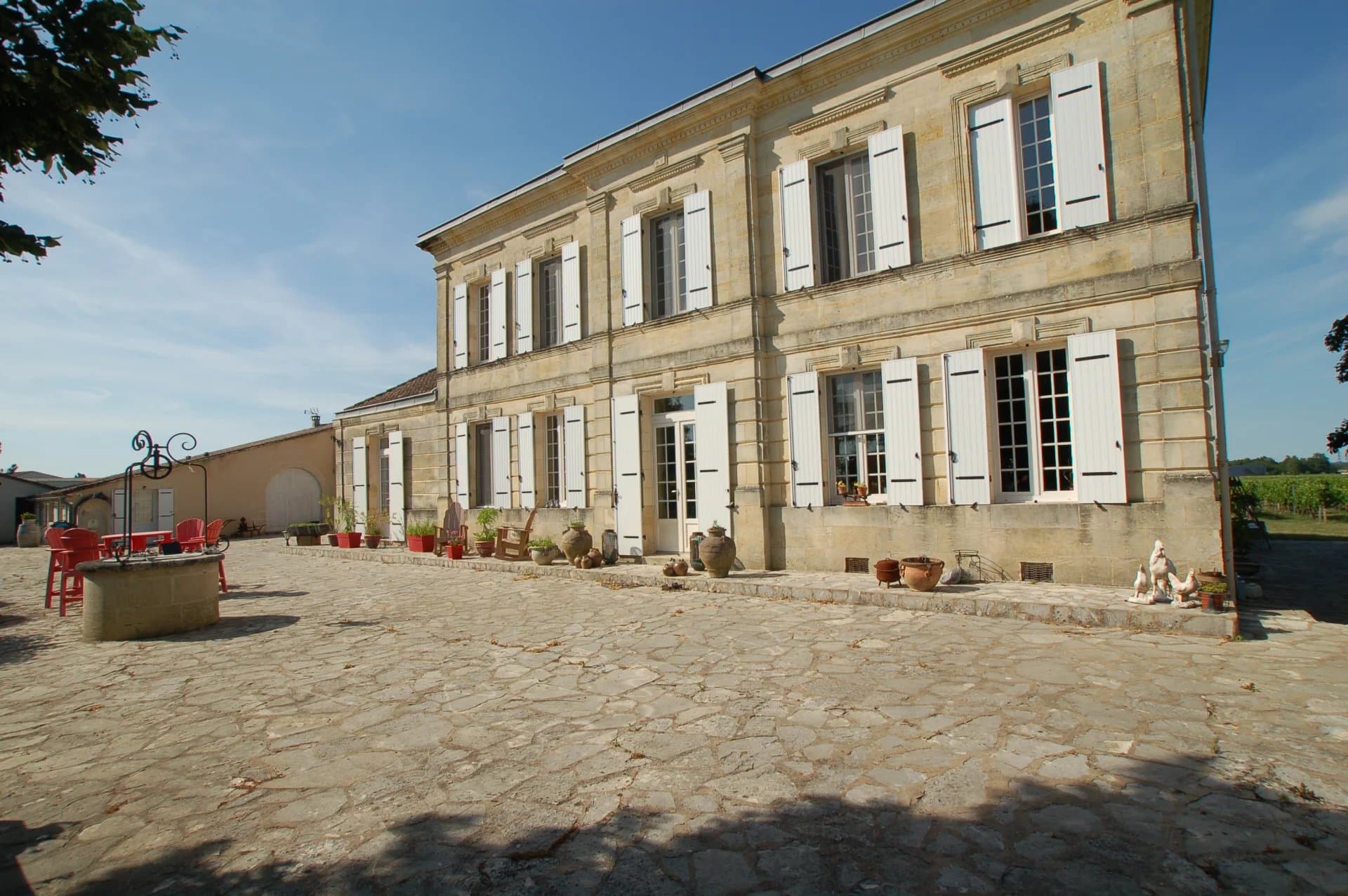 Lovely vineyard estate for sale set up on 11 ha with 3 ha of vine.