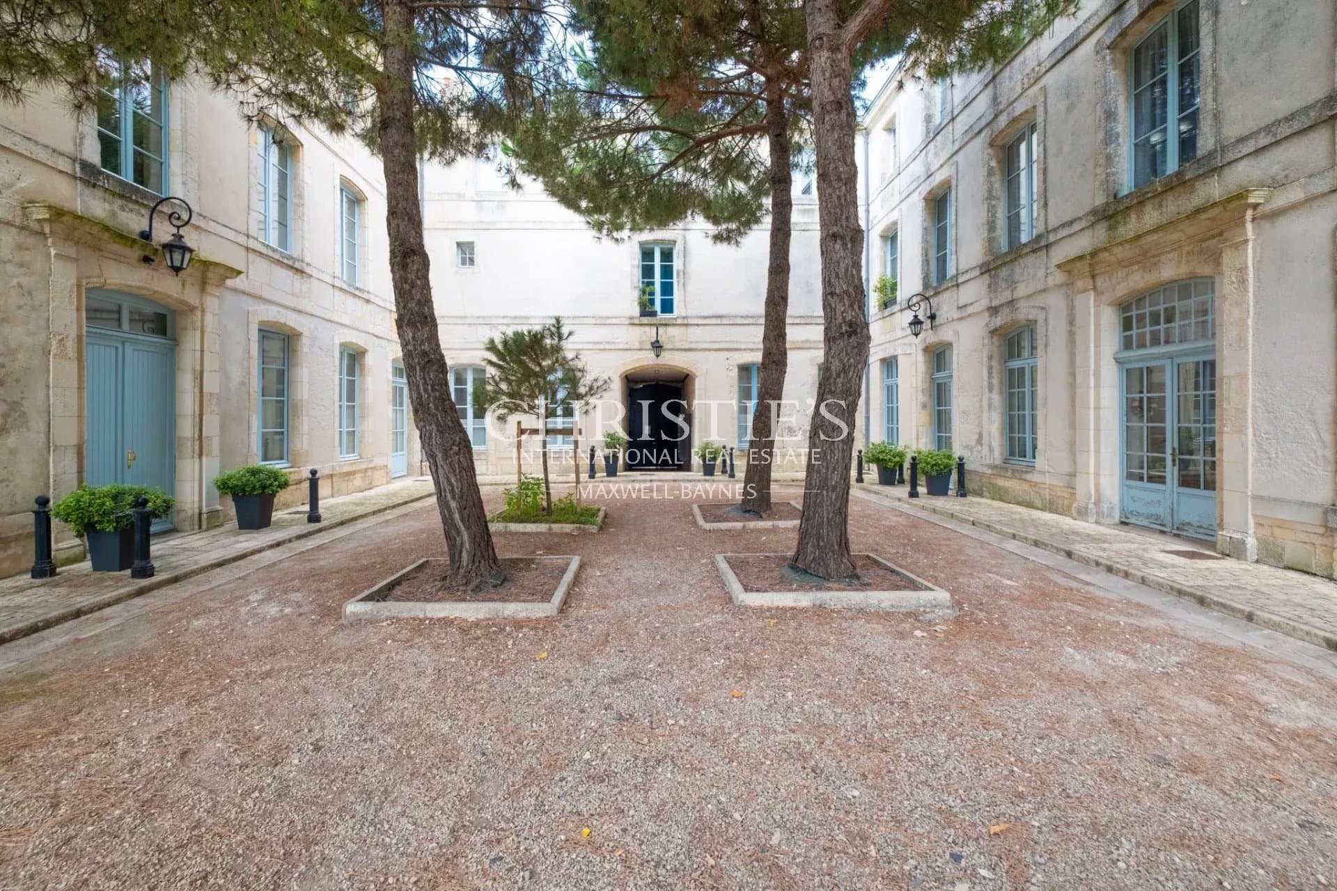 Exceptional house of 70 m², at the foot of La Rochelle's La Lanterne Tower