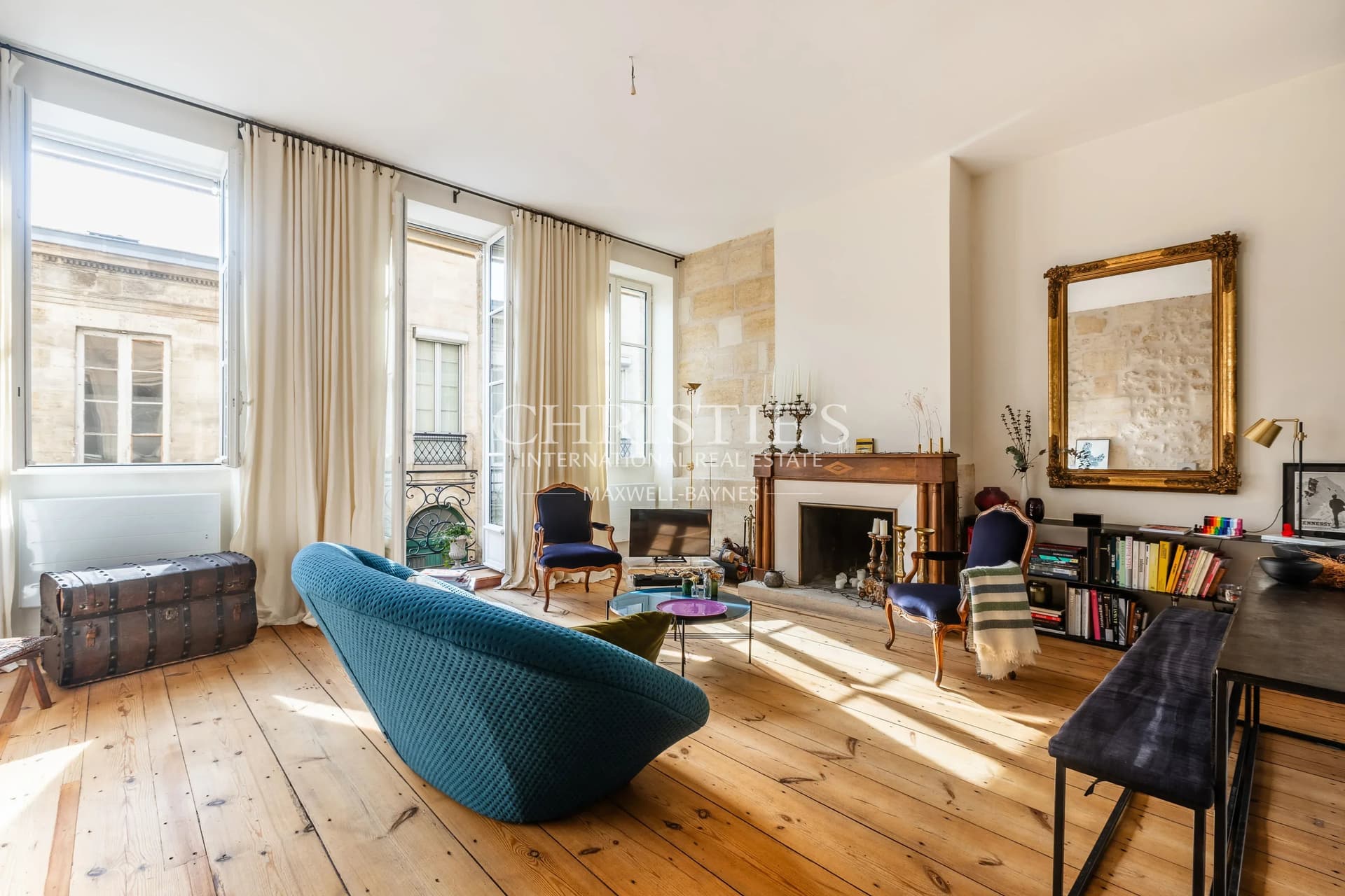 Bordeaux Chartrons – Exceptional Address – Character Apartment – Private Garage