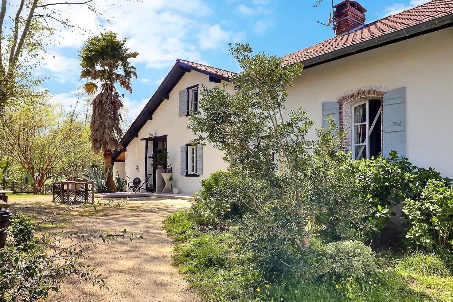 LANDES – A MAGNIFICENT RENOVATED PROPERTY