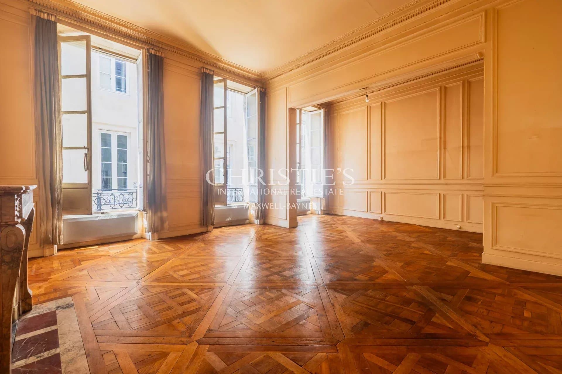 Jardin Public - 95m² apartment - superb old features