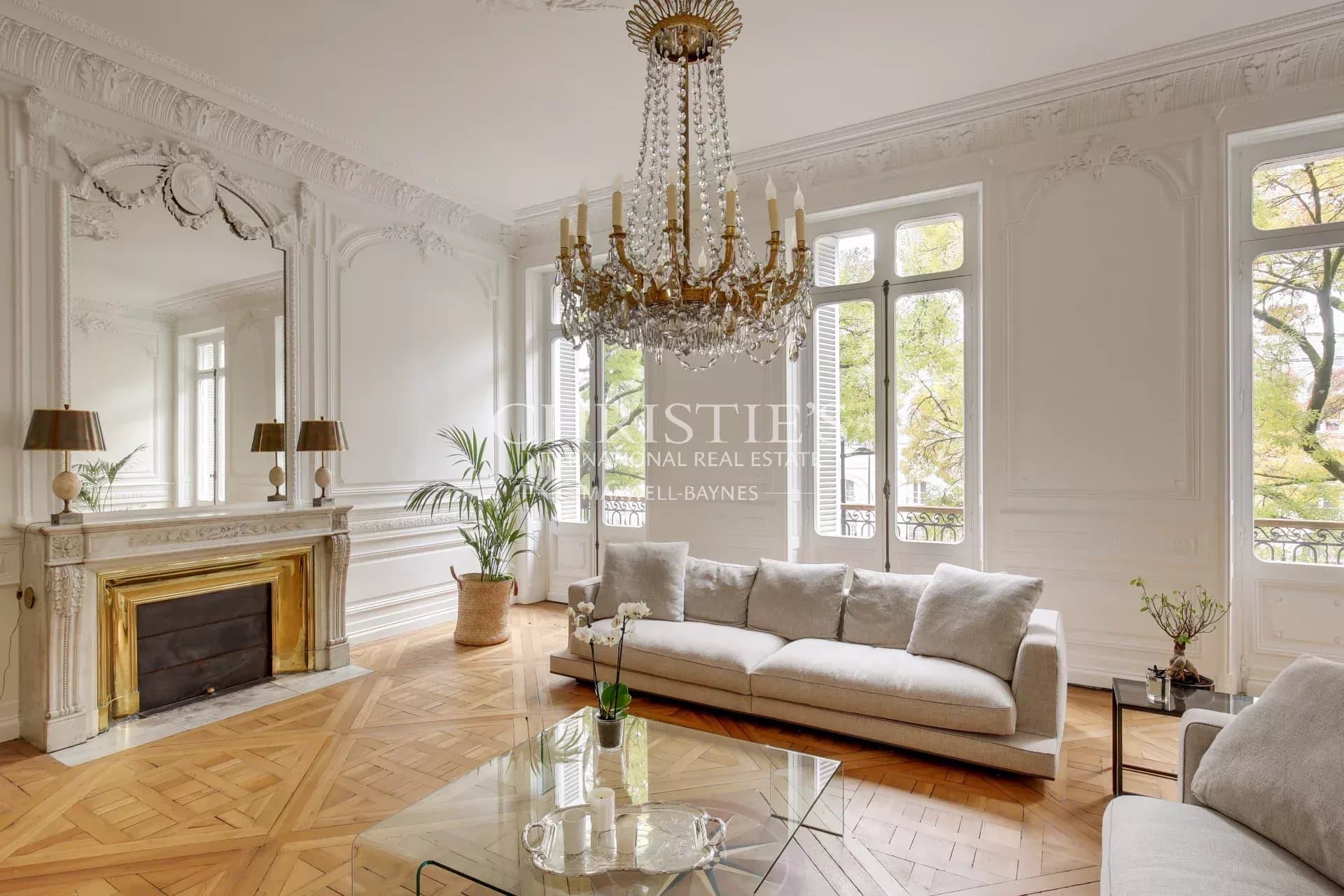 Jardin Public - 205m² reception apartment with balcony