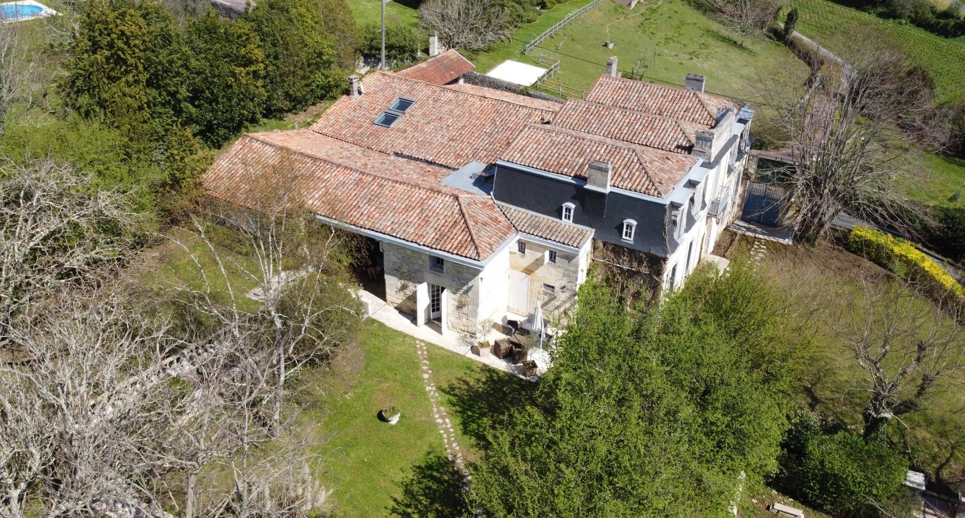 For sale charming property in a unique and quiet environment - Ideal for bed and breakfast