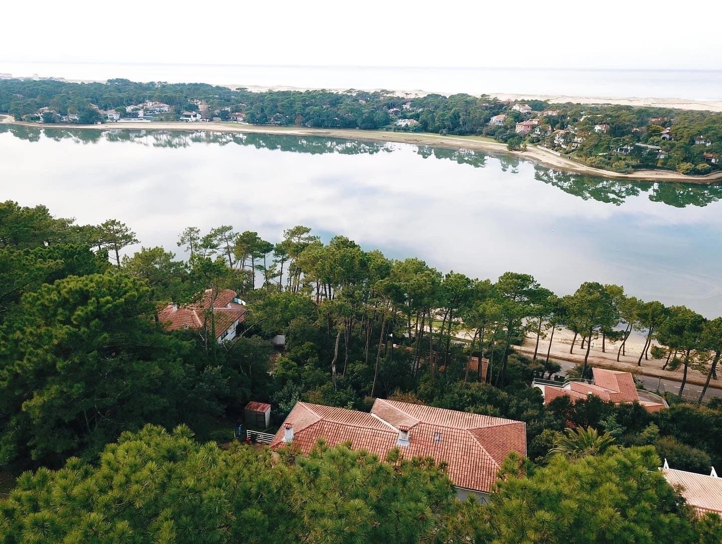 HOSSEGOR - A SUPERB PROPERTY ENJOYING A VIEW OF THE OCEAN AND LAKE