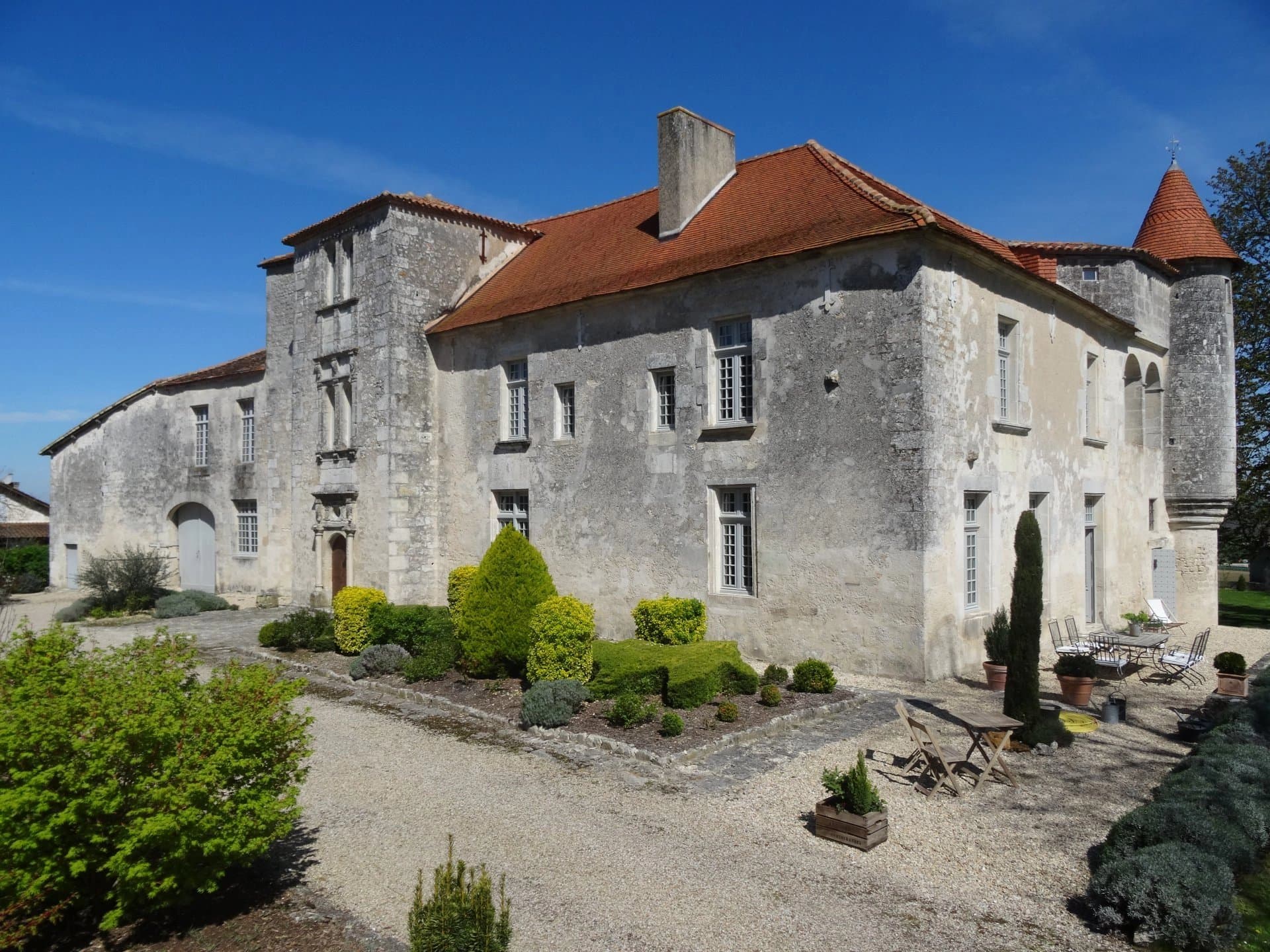 Magnifique château d'origine templière entièrement rénové