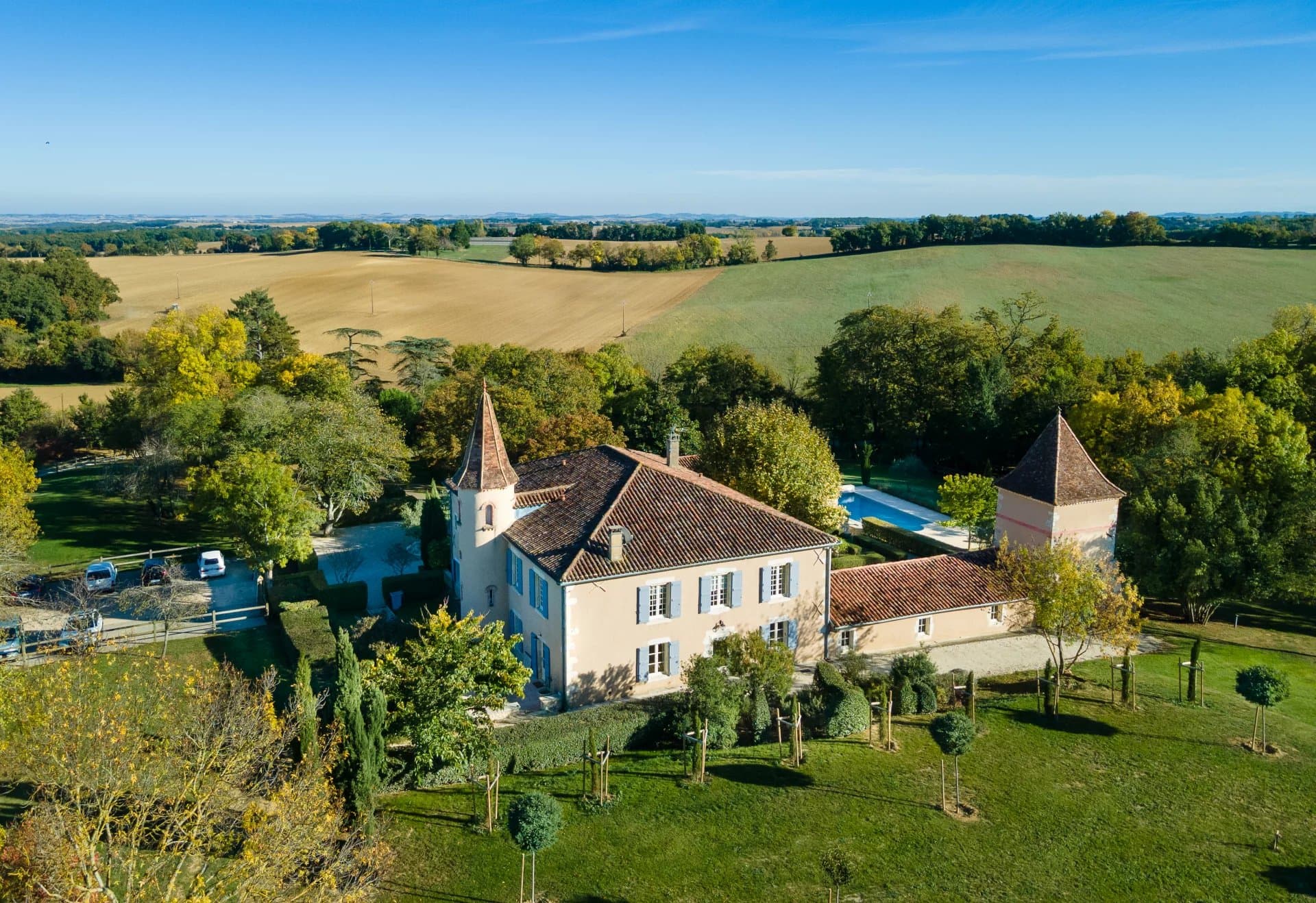 Spacieux château entièrement rénové avec gîte 5* dans le Gers