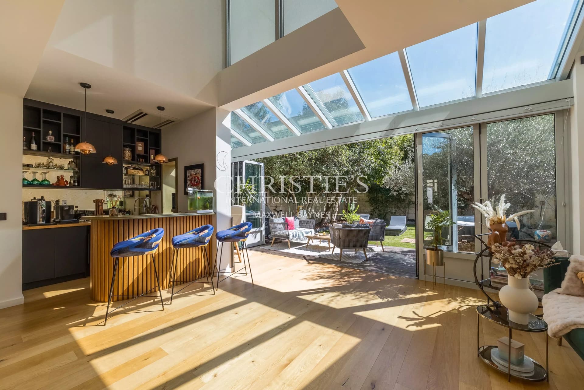 Bordeaux Saint-Seurin – Renovated House – Exceptional Features – 5 Bedrooms – Garden