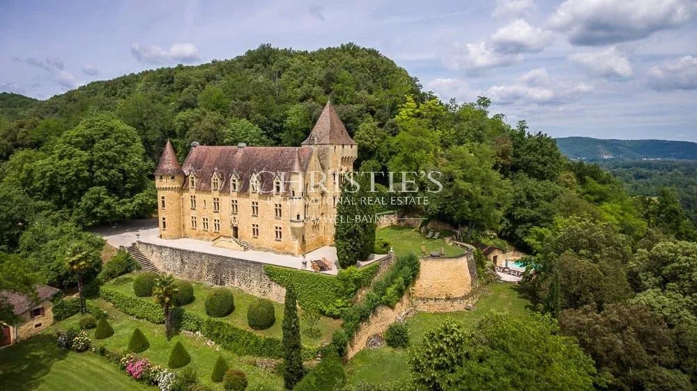 Magnifique château avec vues sur Vallée de la Dordogne, proche Sarlat