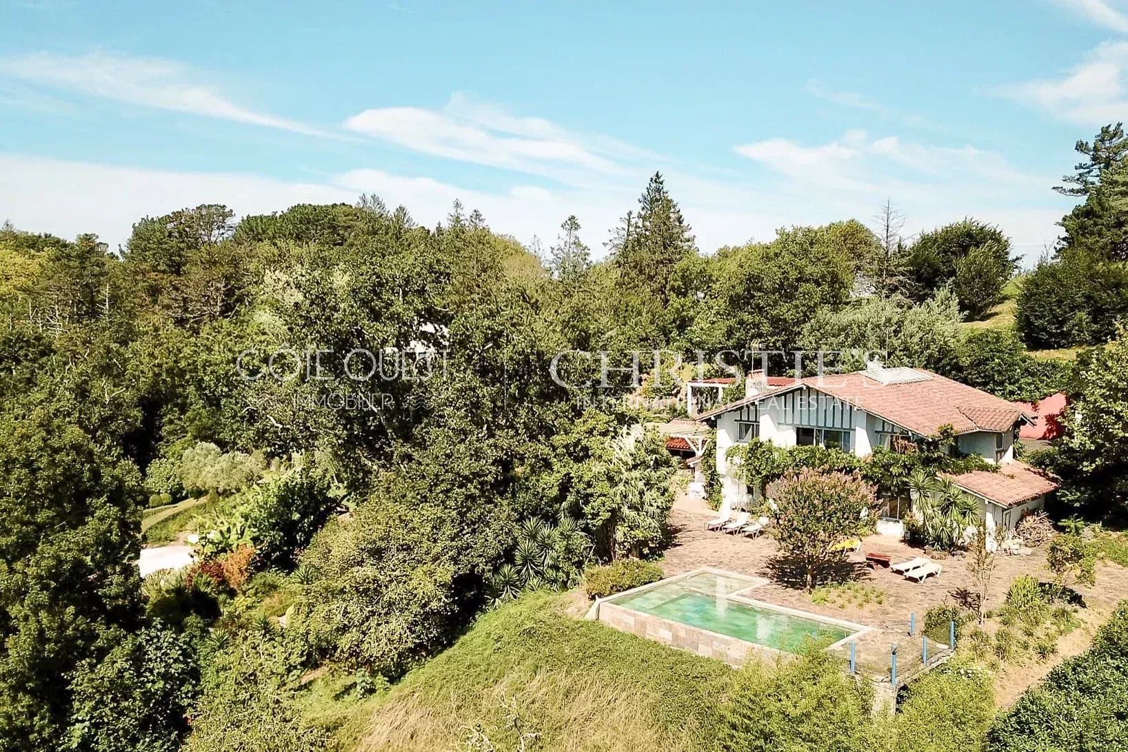 À vendre Urrugne - Villa avec piscine vue sur les montagnes