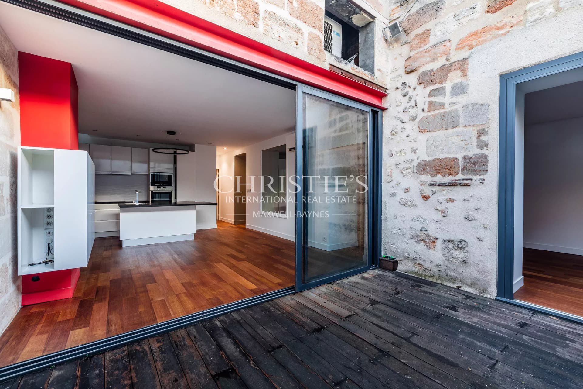 BORDEAUX Camille Jullian: 2-bedroom flat with a large terrace and a cellar