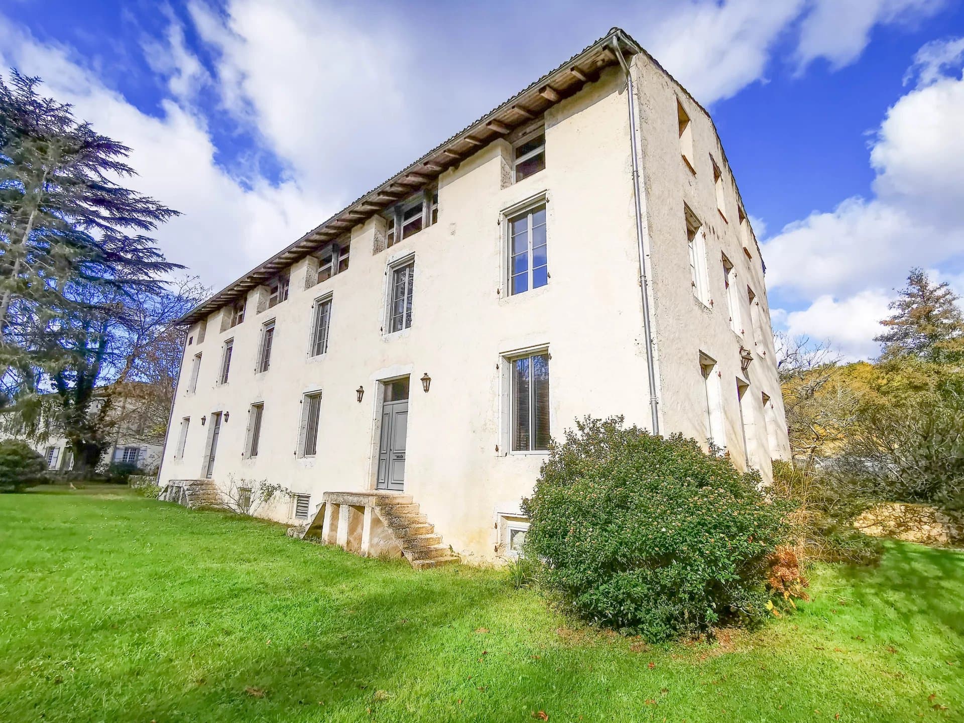 Vente Domaine exceptionnel situé sur 30 hectares de campagne magnifique, près de Nérac