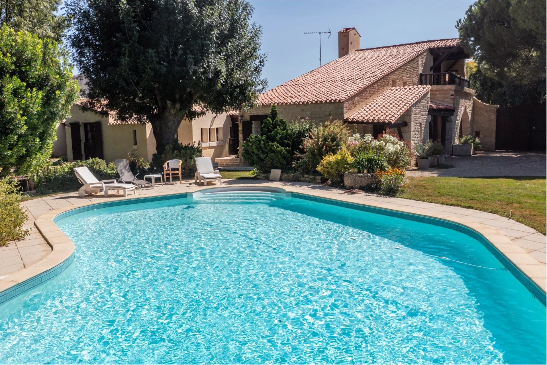 Beautiful Country property, just 15 min. from la Rochelle.