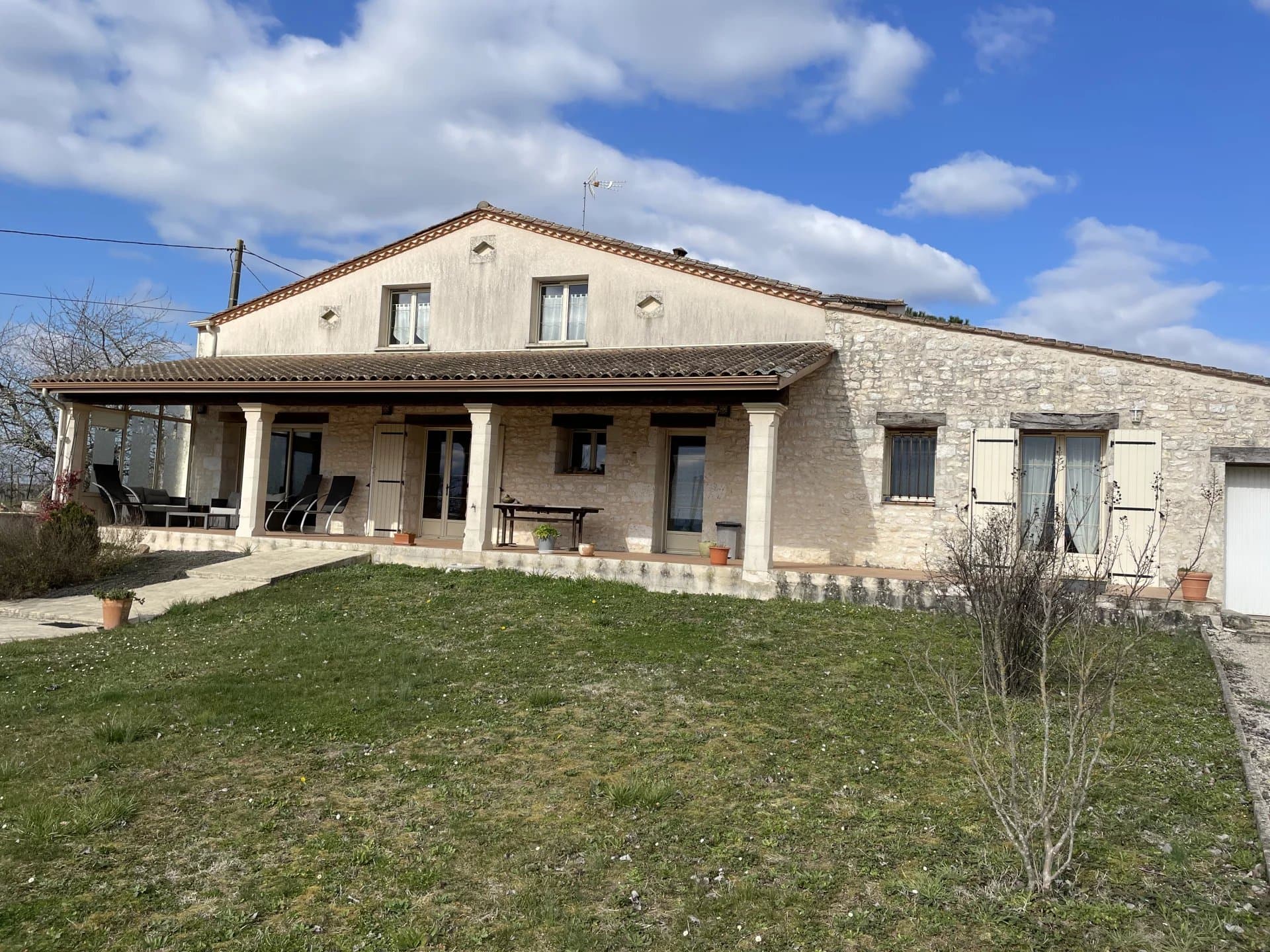 A vendre à 20 min de Bergerac, 28ha de vignes en conversion biologique, AOC Bergerac