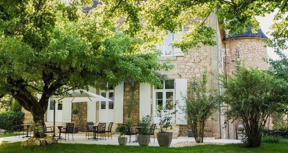 Château et maison d'amîs avec piscine et spa proche Sarlat