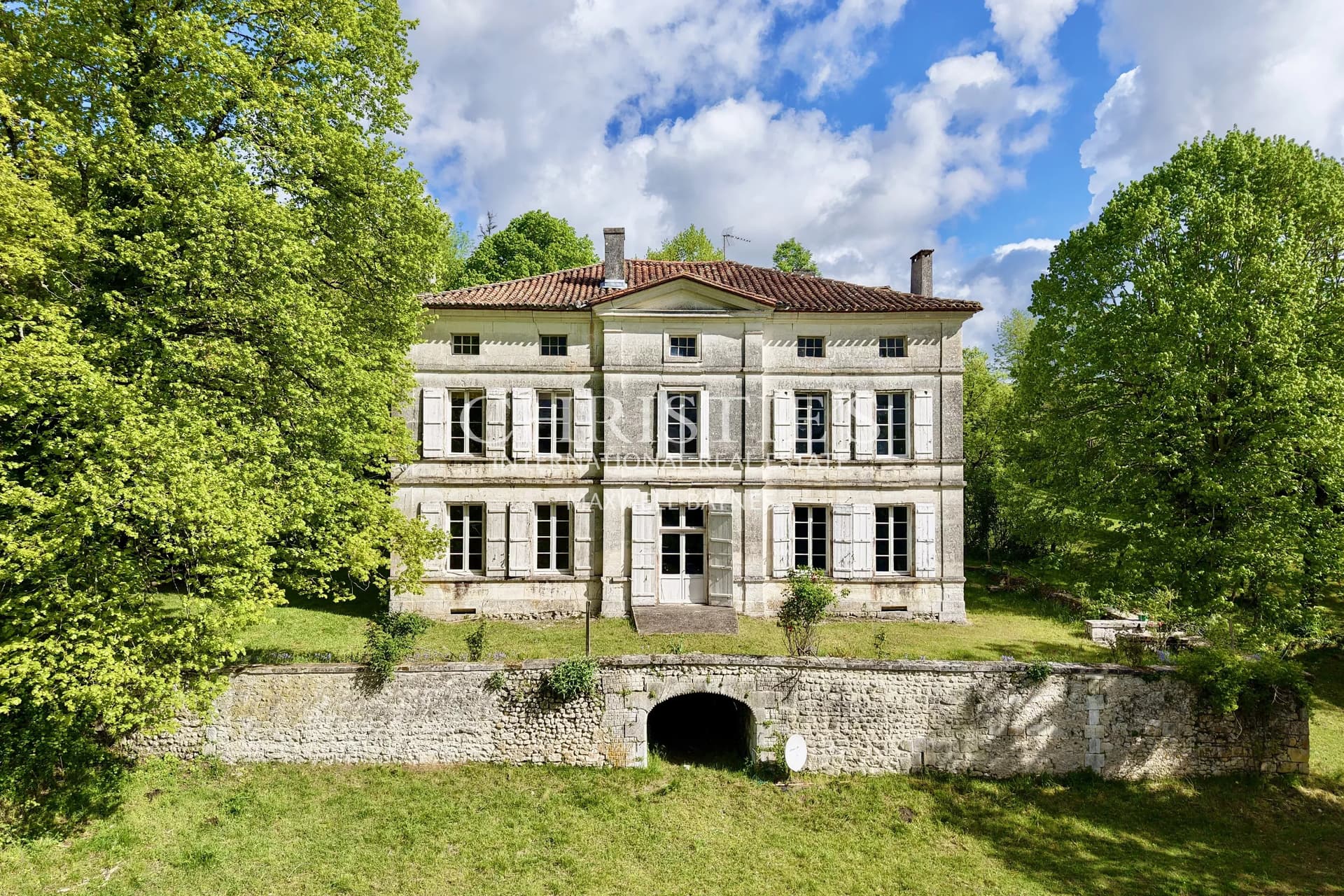Maison de Maître for Renovation with 3 Barns and 1.2 Hectares in Charente