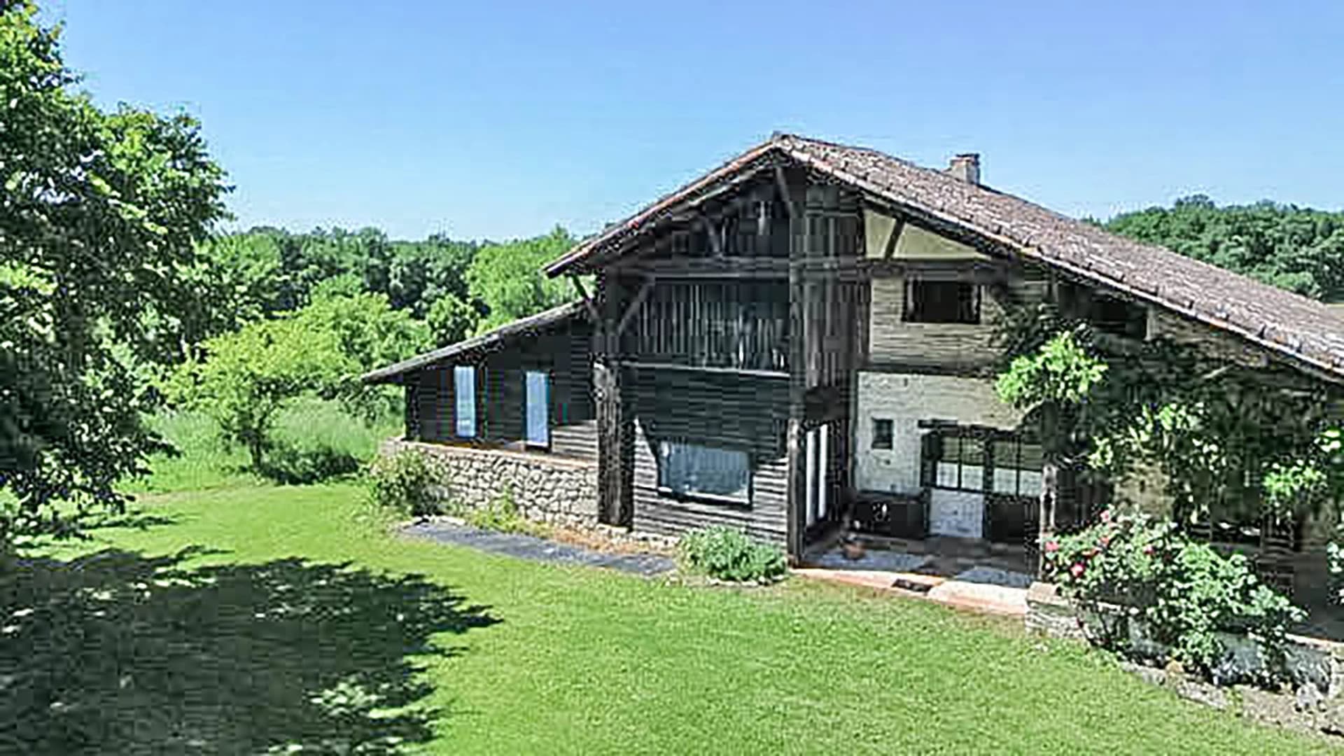 Bergerie Landaise avec piscine intérieure, située au cœur du paysage du Lot‑et‑Garonne