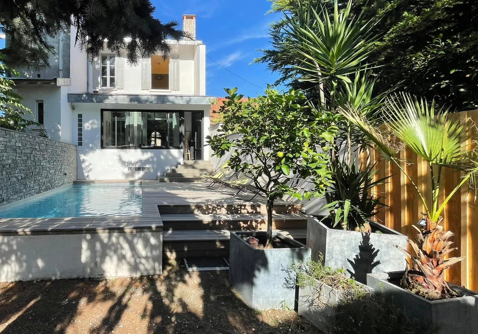 Bordeaux - Beautiful renovated Art Deco family home with garden and swimming pool