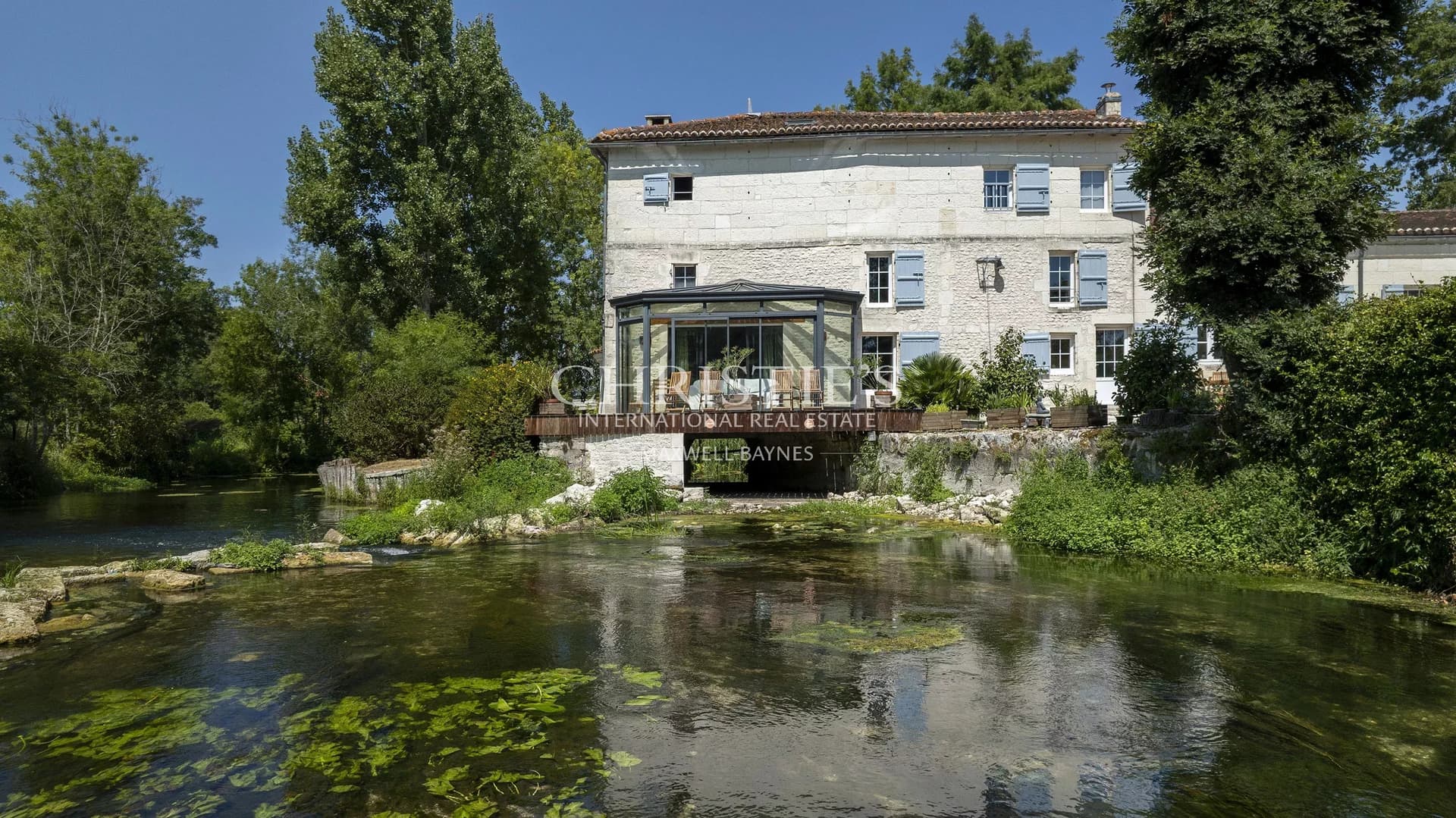 Moulin remarquable du XVIe siècle, 370 m² avec sa maison d'amis, proche de Saintes