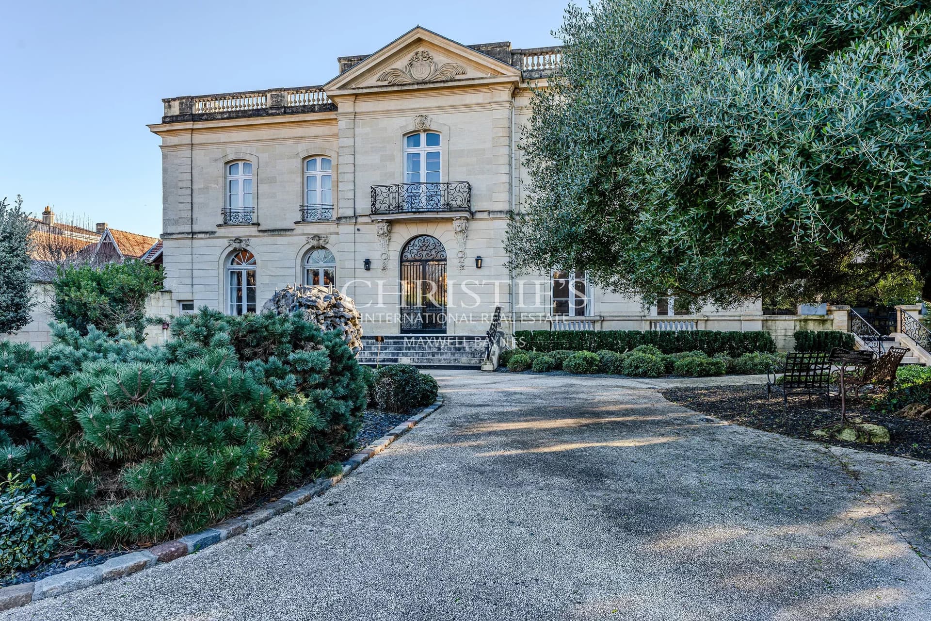 Bordeaux – Labottière District – Exceptional Property – La Grande Maison