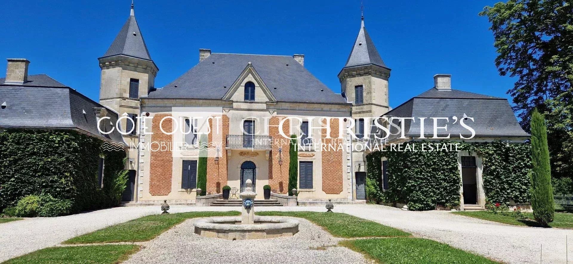 For Sale at Sainte Foy La Grande, Magnificient vineyard estate of 80 ha of vines