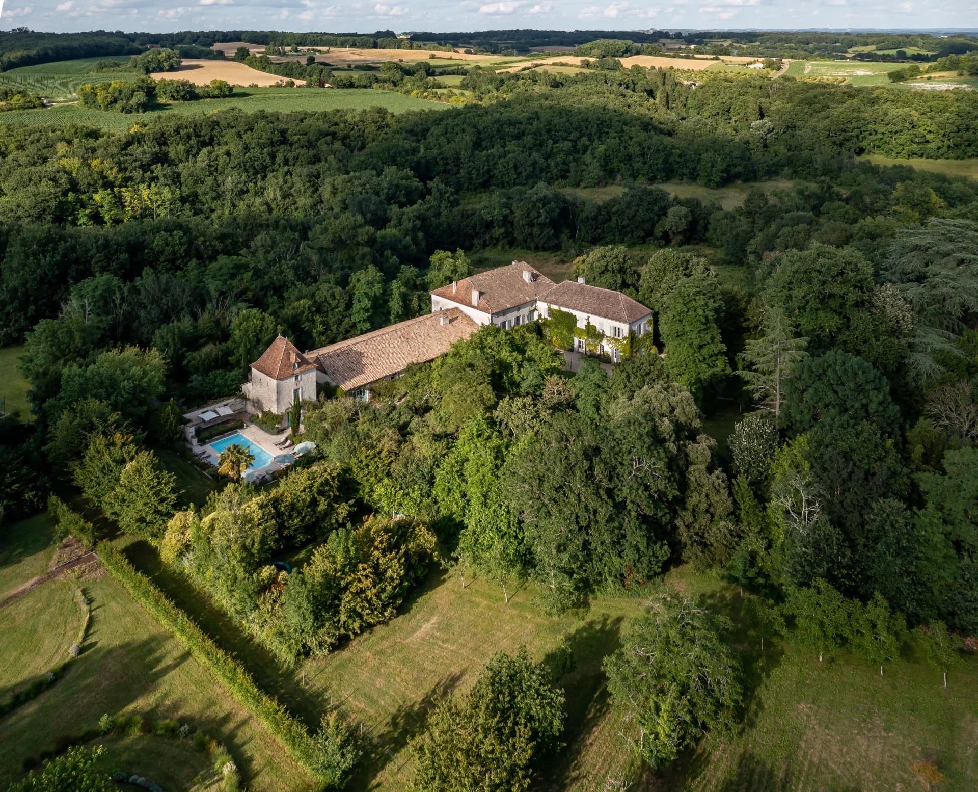 Un splendide domaine rural avec maison de gardien 'sur plus de 13 ha et offrant une vue imprenable