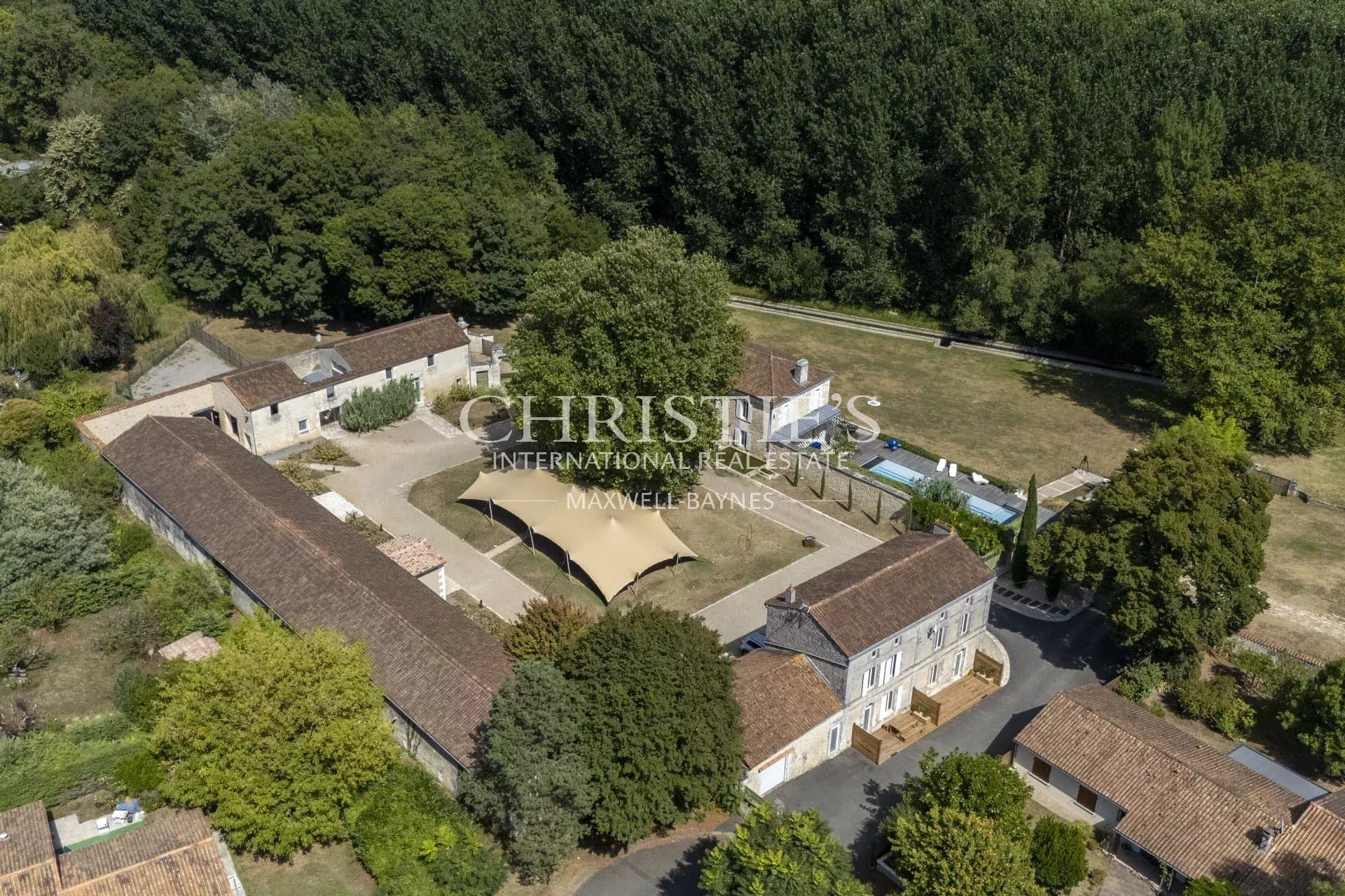 Extraordinary Estate 5 Minutes from Angoulême