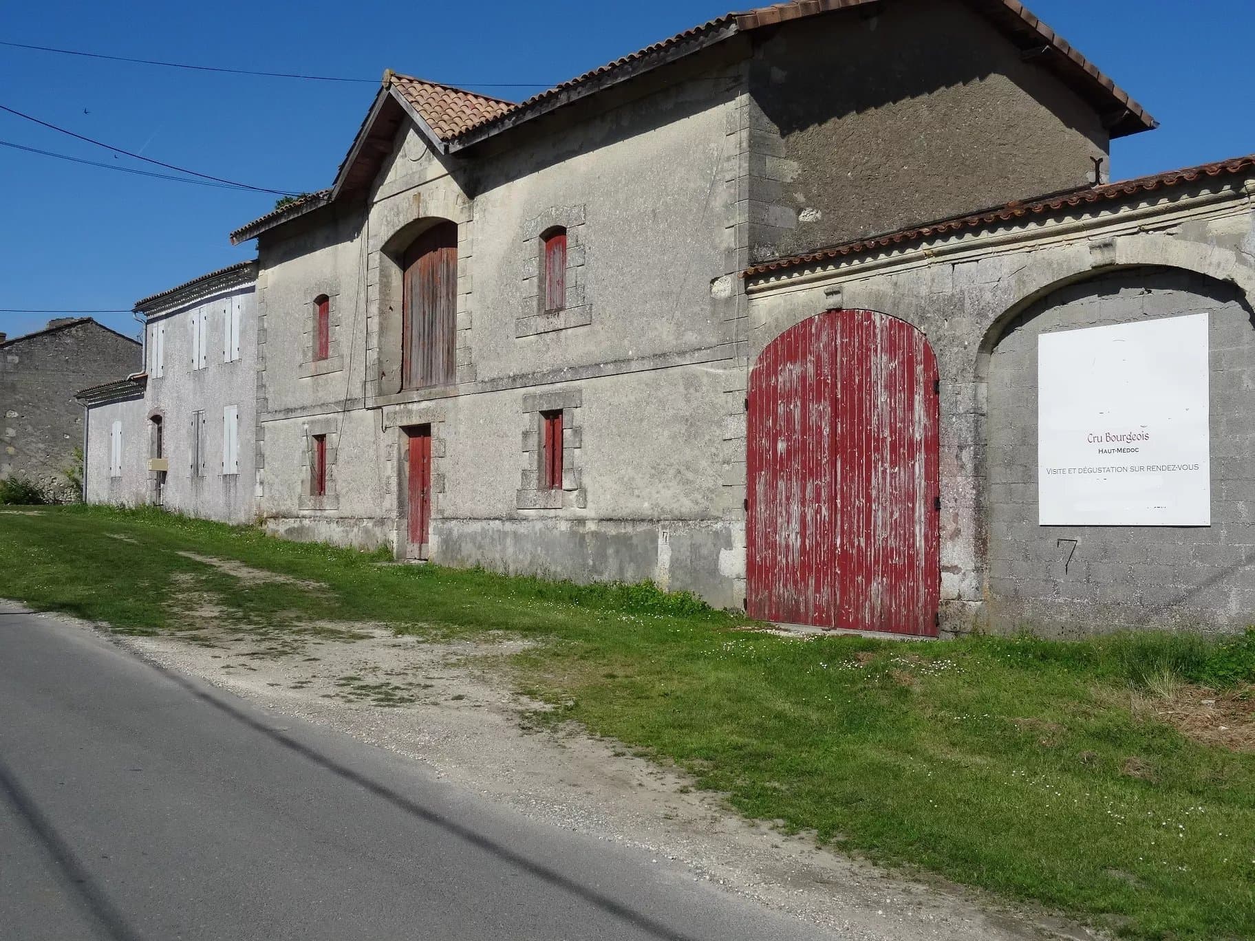 Small AOC Haut Médoc vineyard estate of 4.38 ha