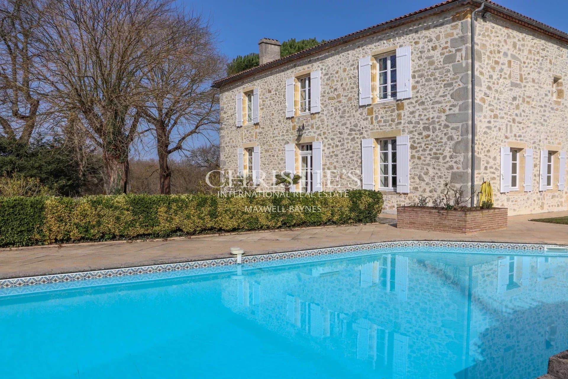 Vente Maison en pierre avec maison d'ami, Grange, Piscine, 8 hectares, entre Bergerac et Bordeaux