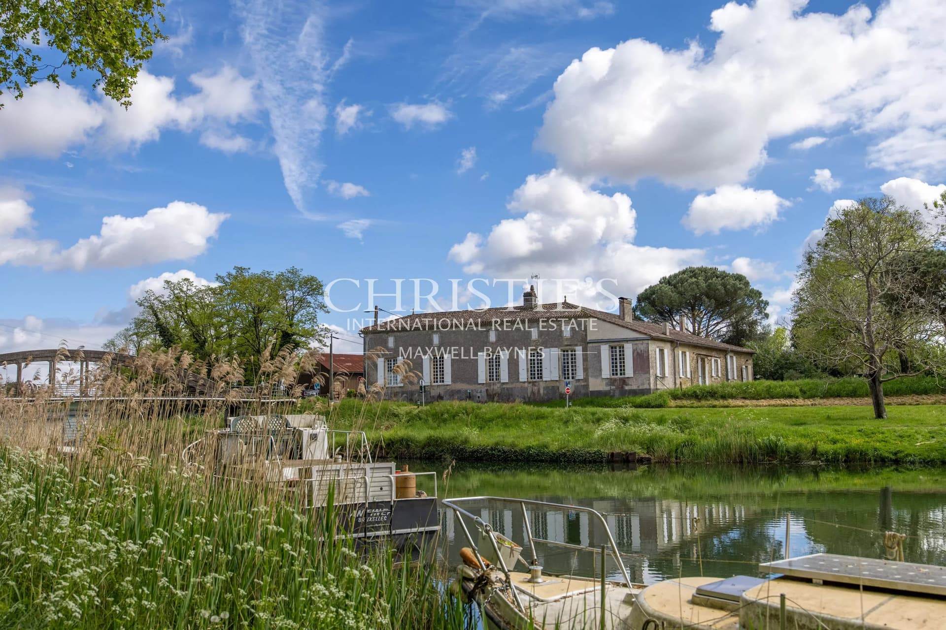 Maison pittoresque au bord des canaux avec accès direct à l'eau