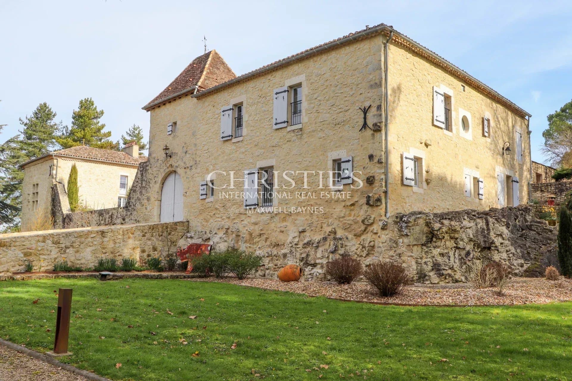 Château exceptionnel et deuxieme maison avec piscine et jacuzzi