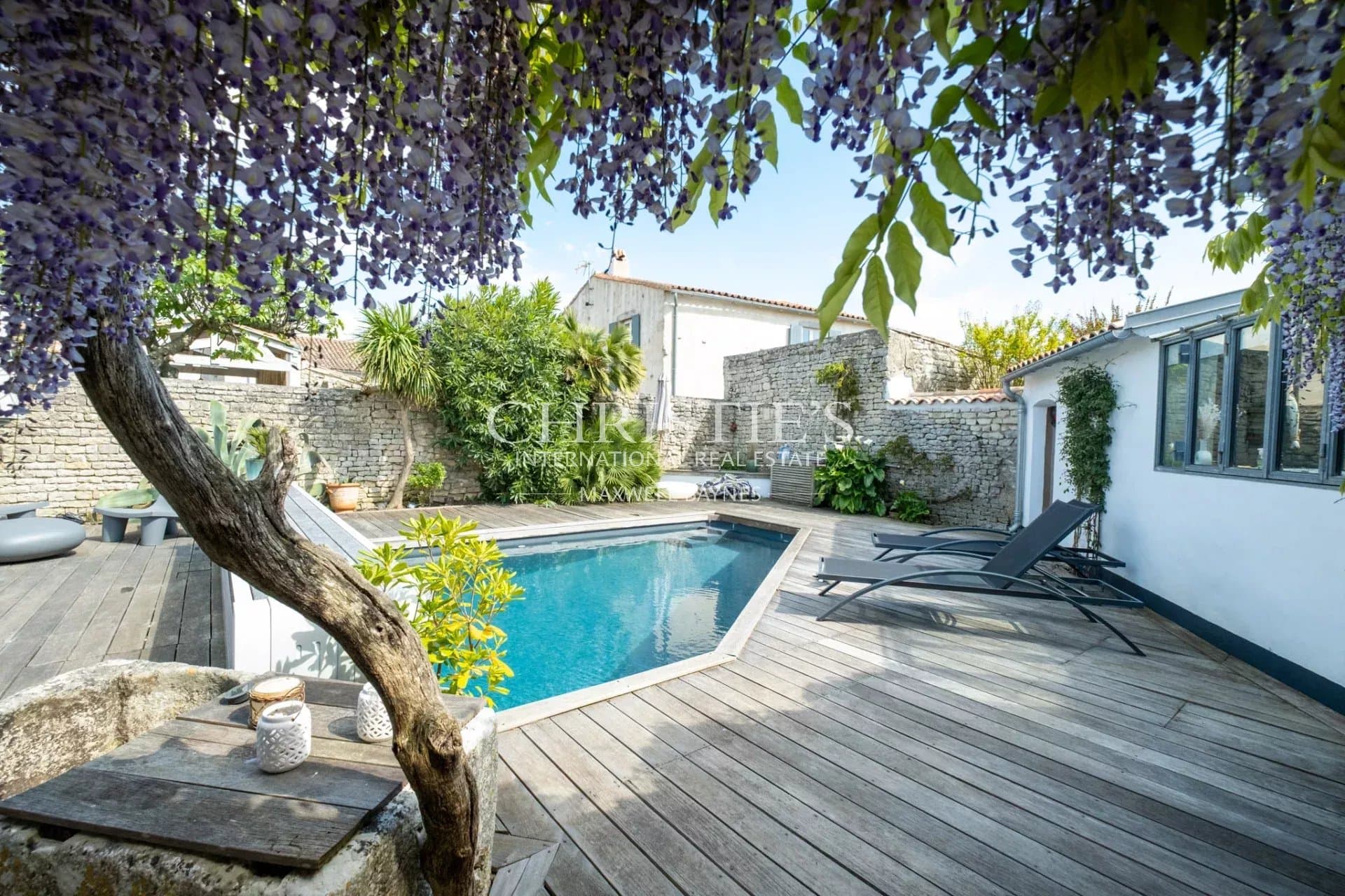 Charmante maison de famille rétaise, au cœur du village