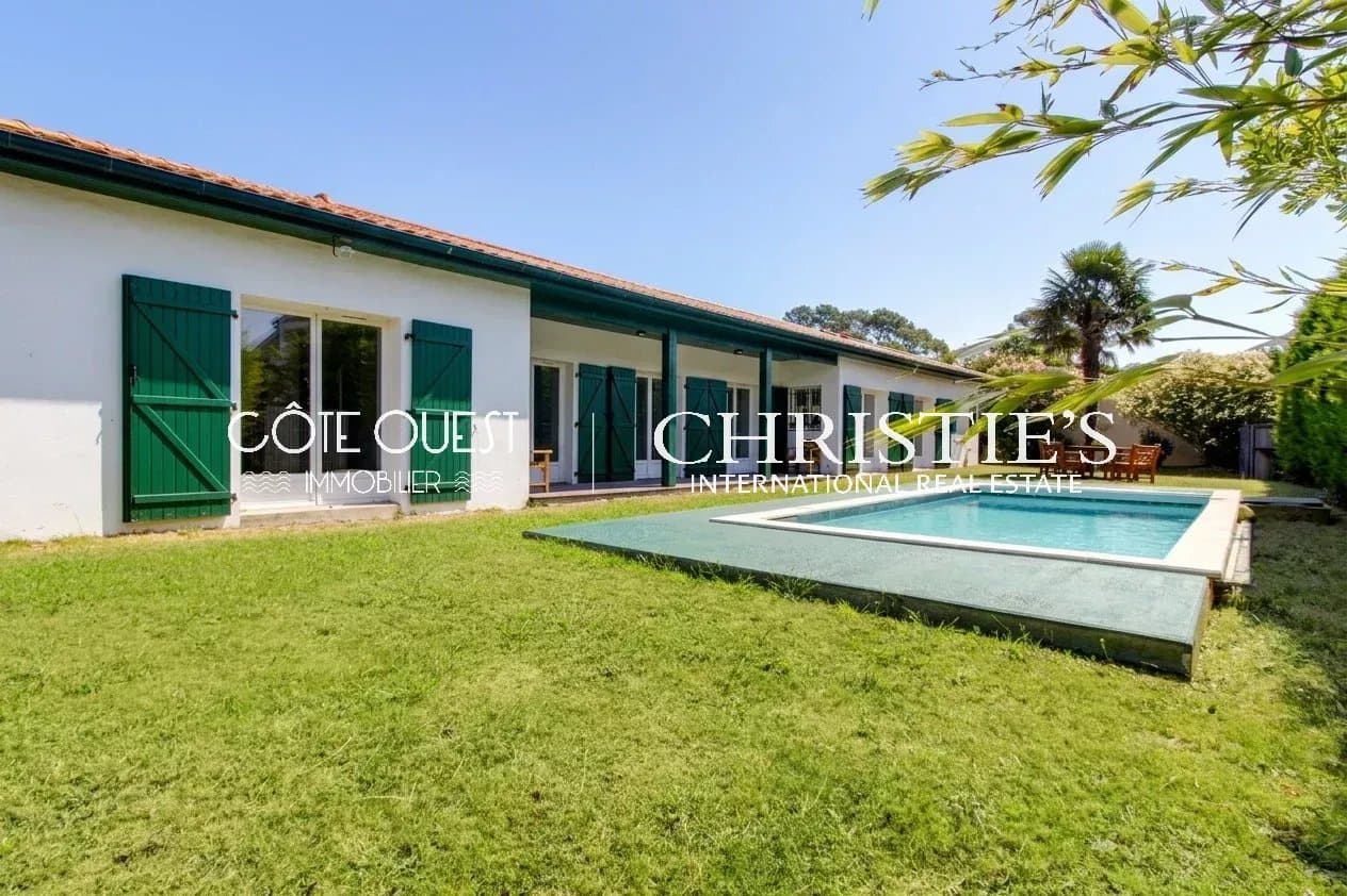 À vendre Bidart - Maison de plain-pied proche Biarritz avec piscine, jardin paysagé et 4 chambres