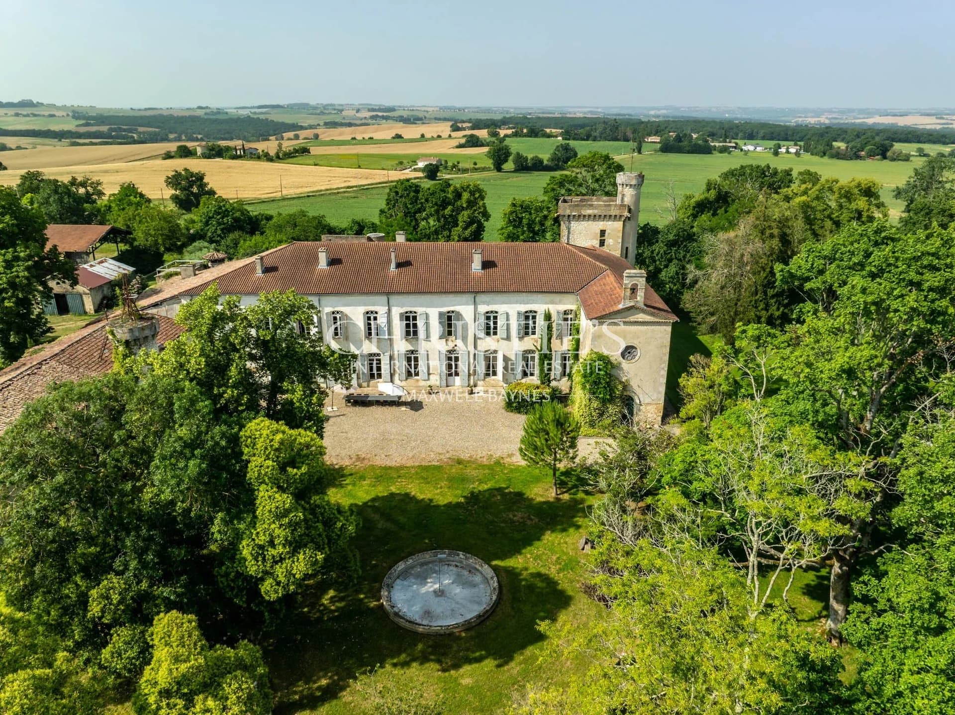 Château historique avec vues panoramiques sur la campagne gersoise