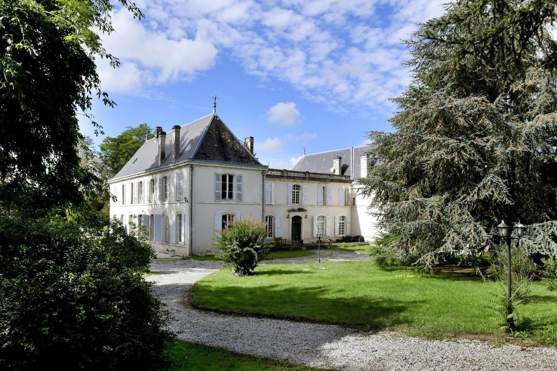Beau Château du XVIIIème siècle aux portes d'Angoulême
