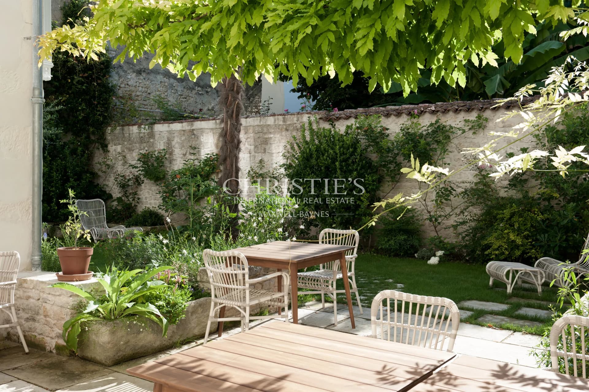 Flexible-Use Property, Covered Market District, La Rochelle