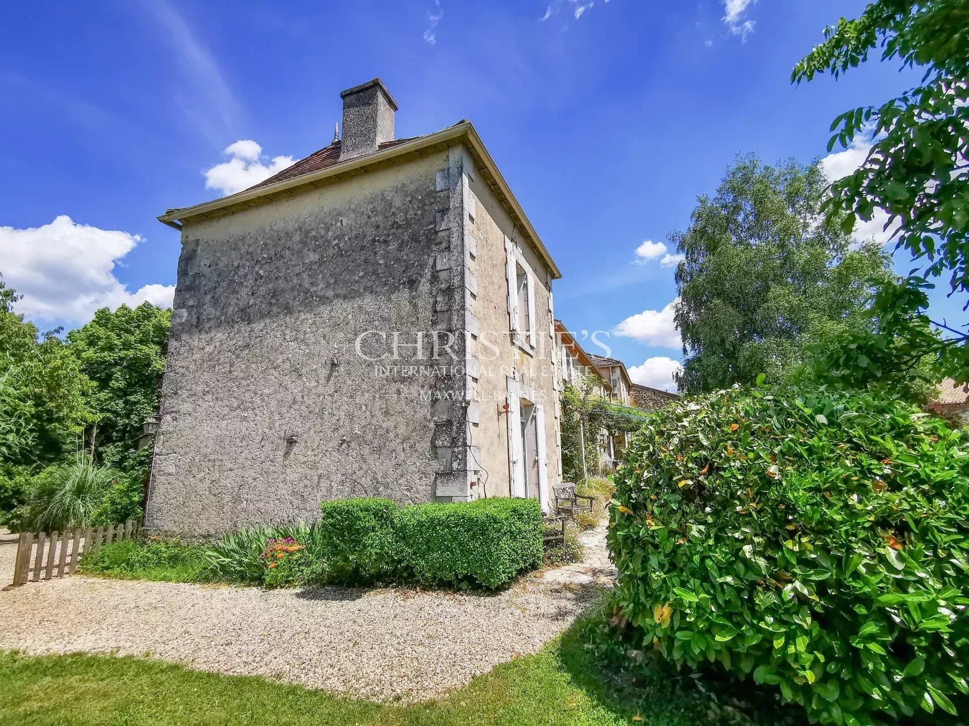 Maison de Maître avec piscine proche de Duras