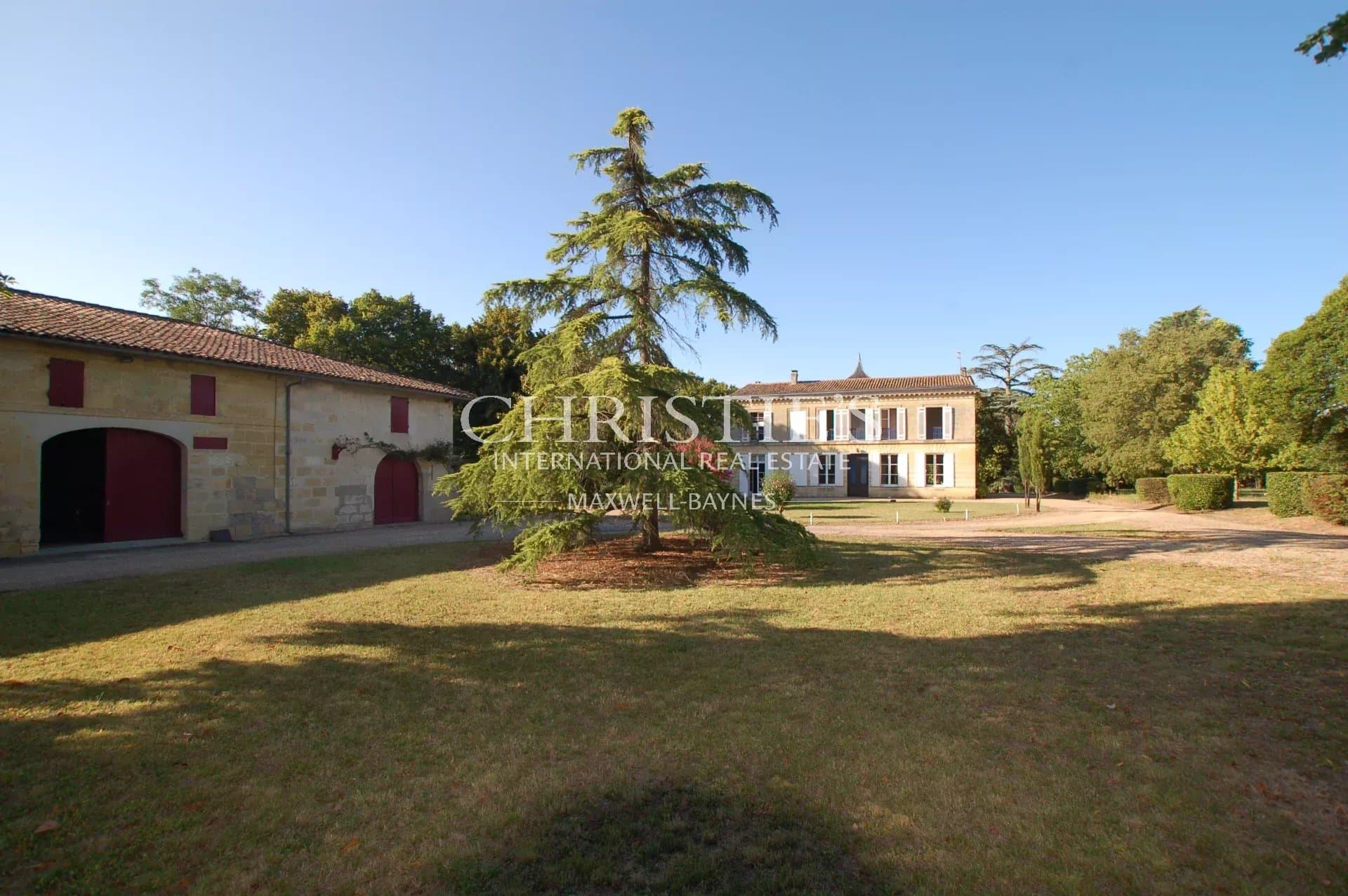 For sale charming 19th-century property, 20 minutes from Bordeaux.